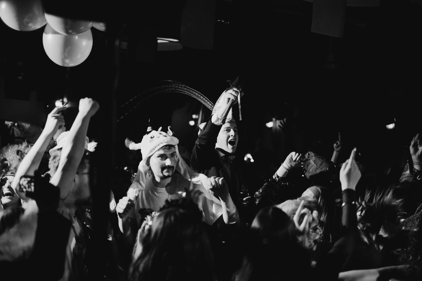 Het is los….
Als niet-carnavallende import Limburger, zit ik er tot mijn oren middenin 😂
Krijg nog niet alle tradities en gewoontes helemaal op een rij, maar gezellig is het wel 😜
❤️💛💚
@cvdefoekepotters