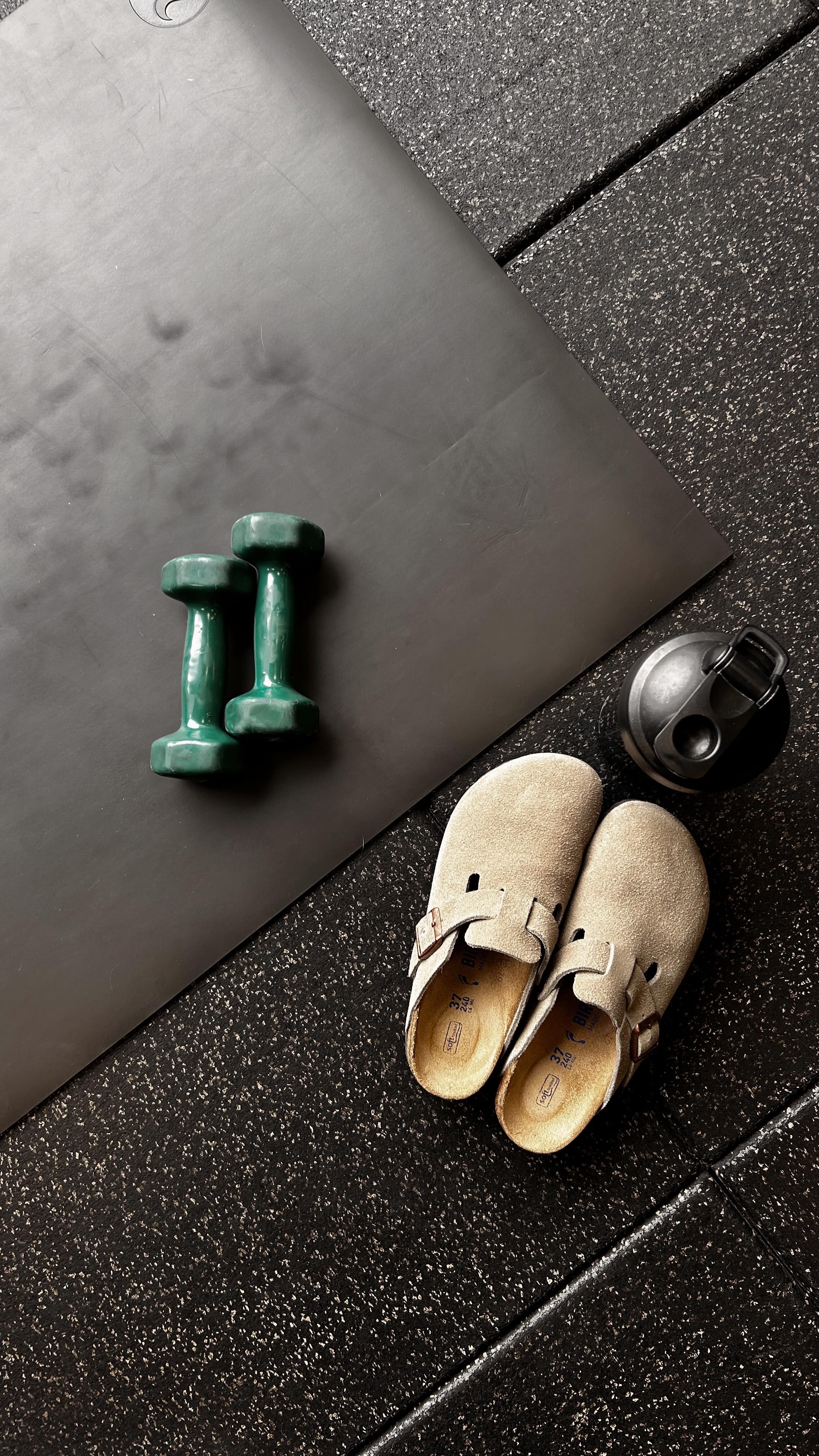 Pilates princess meets mountain biker = core strength that actually helps you send it. These three drills will keep you stable on descents, locked in on jumps and powerful on every pedal stroke. Train smart, ride hard 🔥✨
#pilatesprincess #pilatesmeetssendit #pilatesformtb