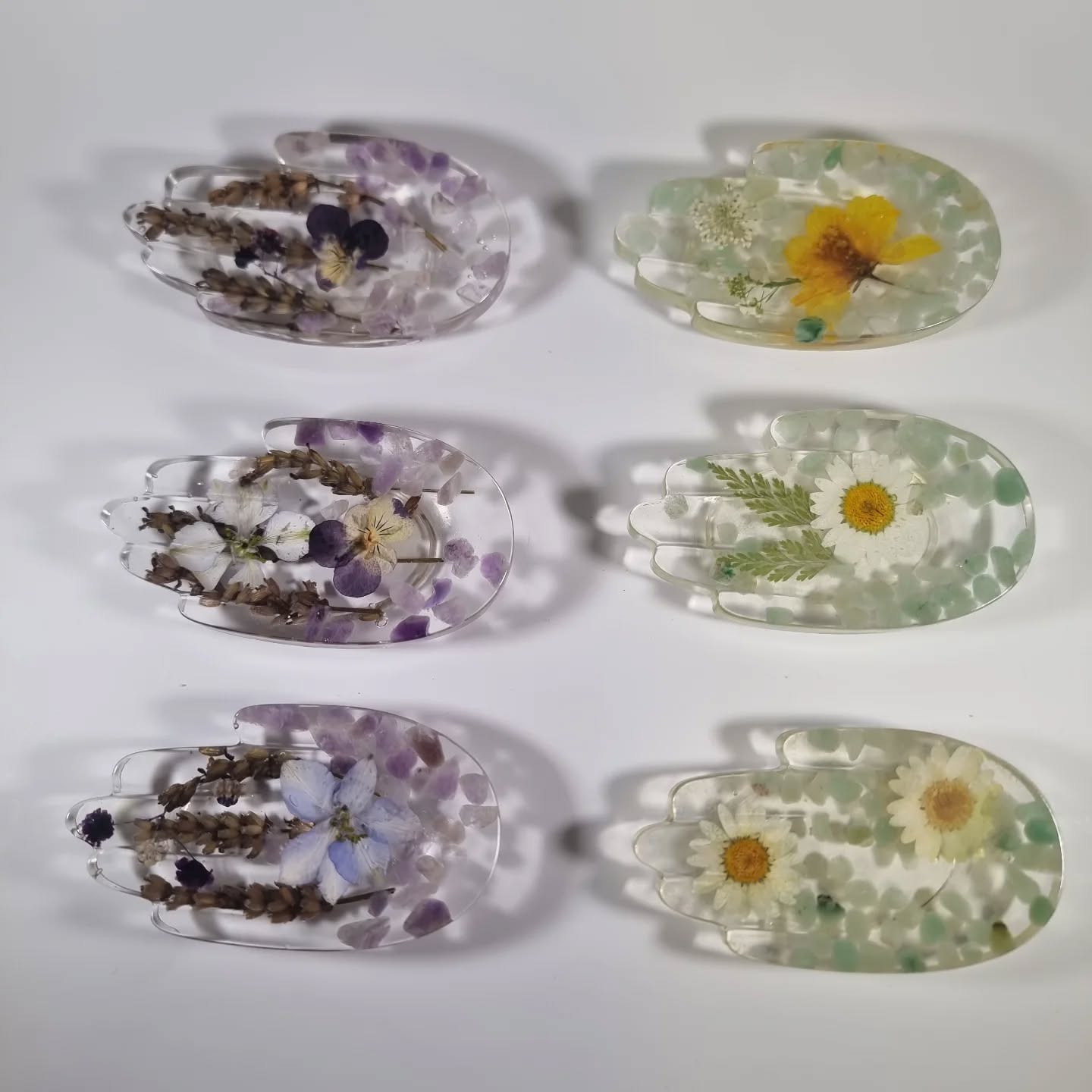 🪔Porte-Encens en Résine Époxy
Un légere Évasion Spirituelle 🪔
Plongez dans un univers de sérénité avec nos porte-encens en résine époxy ornés de véritables pierres d'améthyste et d'aventurine.
L'améthyste apporte une sensation de calme, tandis que l'aventurine est réputée pour attirer la chance et la prospérité. 🪻
Ces porte-encens ne sont pas seulement fonctionnels, mais aussi des pièces unique et décoratives qui enrichissent votre espace de vie.
Disponible dans la boutique de @latria.maisondetherapeutes🍀
#resine #epoxy #fleurs #création #art #passion #resine #epoxy #resineepoxy #resineepoxyresinart #pierresnaturelles #wood #bois #fleurs #flowers #création #passion