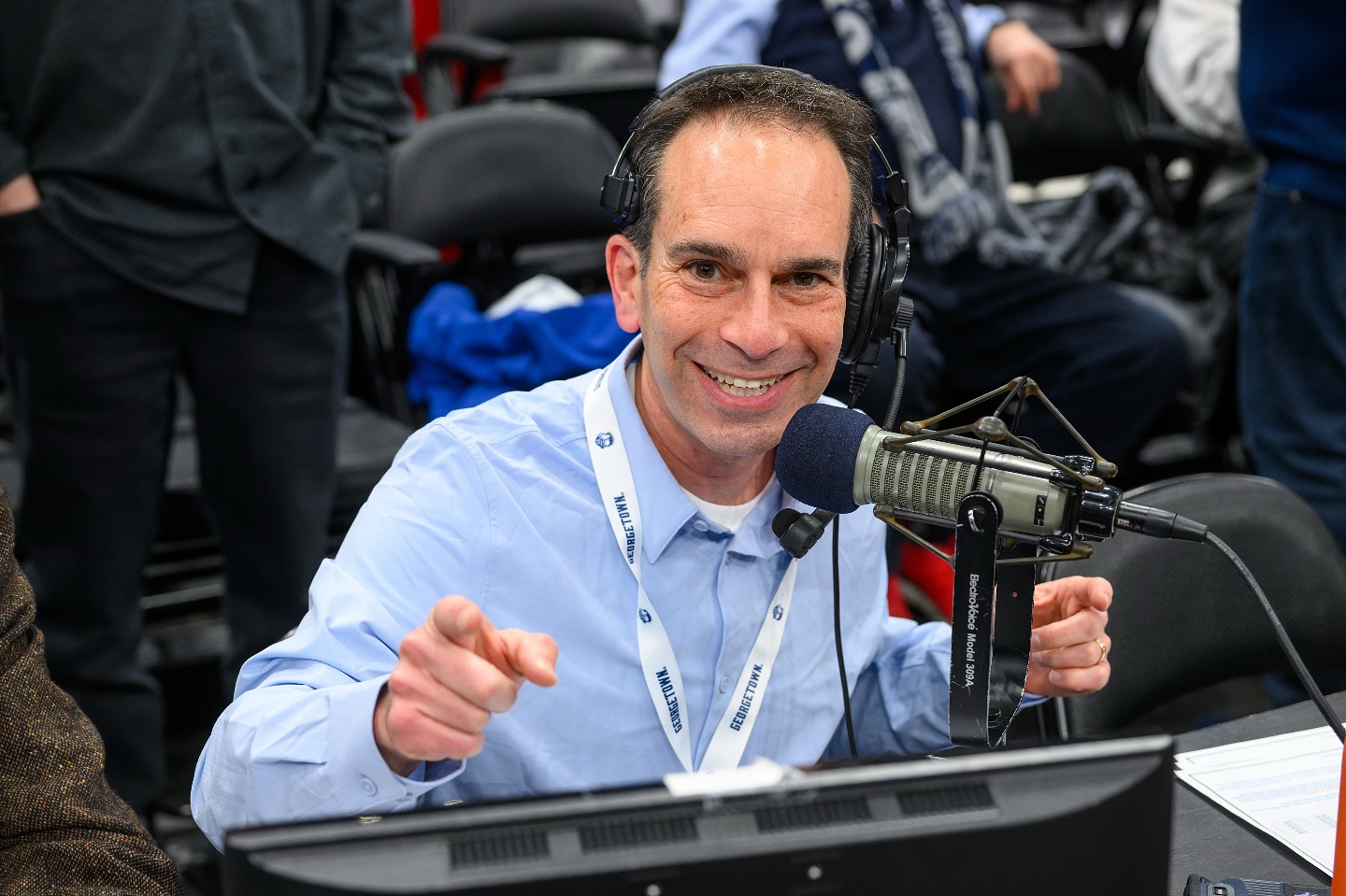 Had the best seat in the house to watch @georgetownhoops and Coach Cooley lay the groundwork for a bright future. Ending the season with a huge dub against @novambb at @capitalonearena -couldn’t ask for a better finish to the home schedule. Go get ‘em at MSG. See you next season! #hoyasaxa
📸 @rsuanes