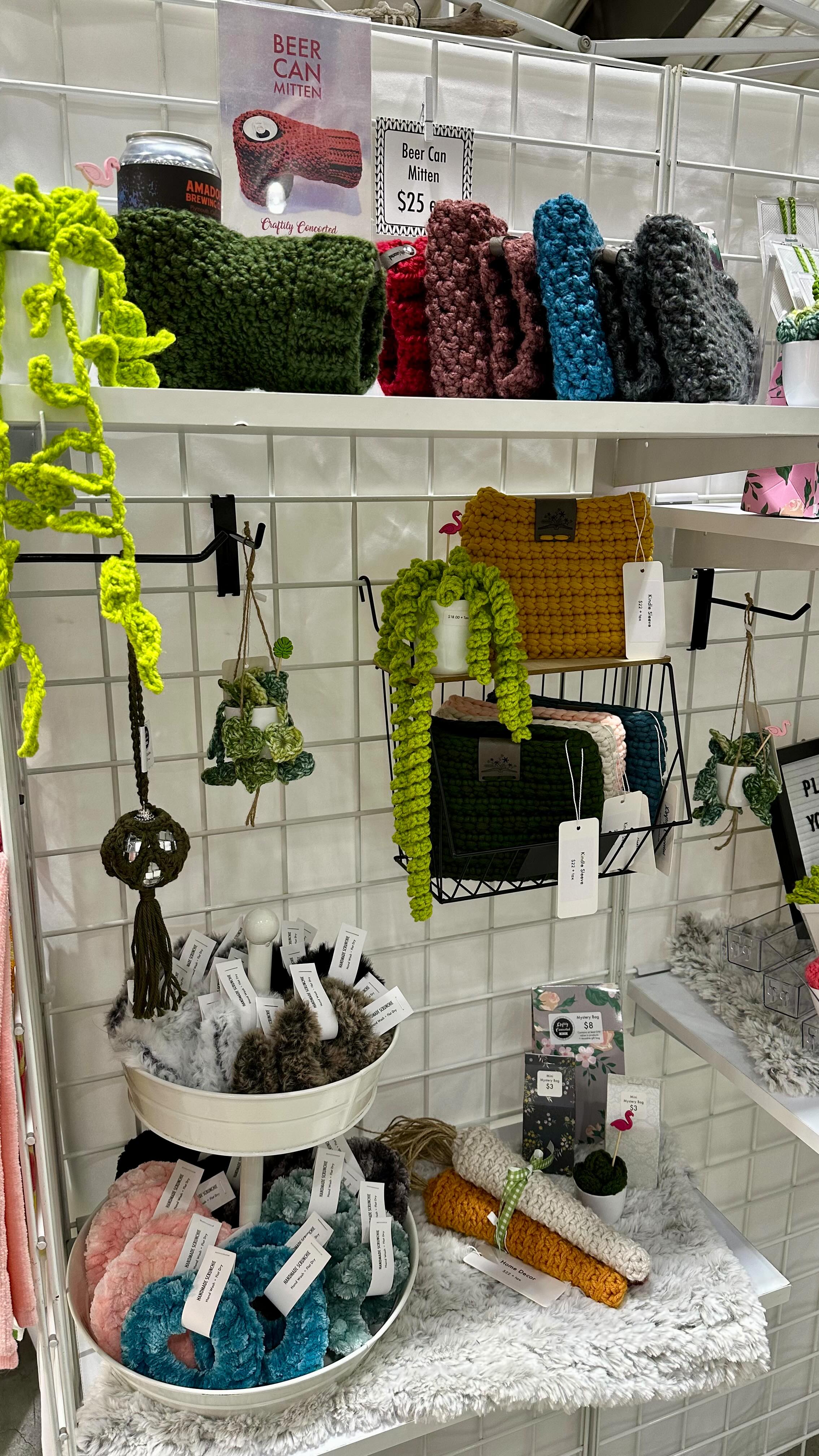 ☀️ Here comes the sun! ☀️
Come see me this weekend at @custer_shows at the Spokane Fairgrounds!
.
I have so many new products, plus there’s over 50 new vendors at this show! 💚
.
Today, Fri: 10am-7pm
Sat: 10am-6pm
Sun: 10am-4pm
.
#spokane #spokaneevents #spokanedoesntsuck #pnwlife #craftilyconcocted