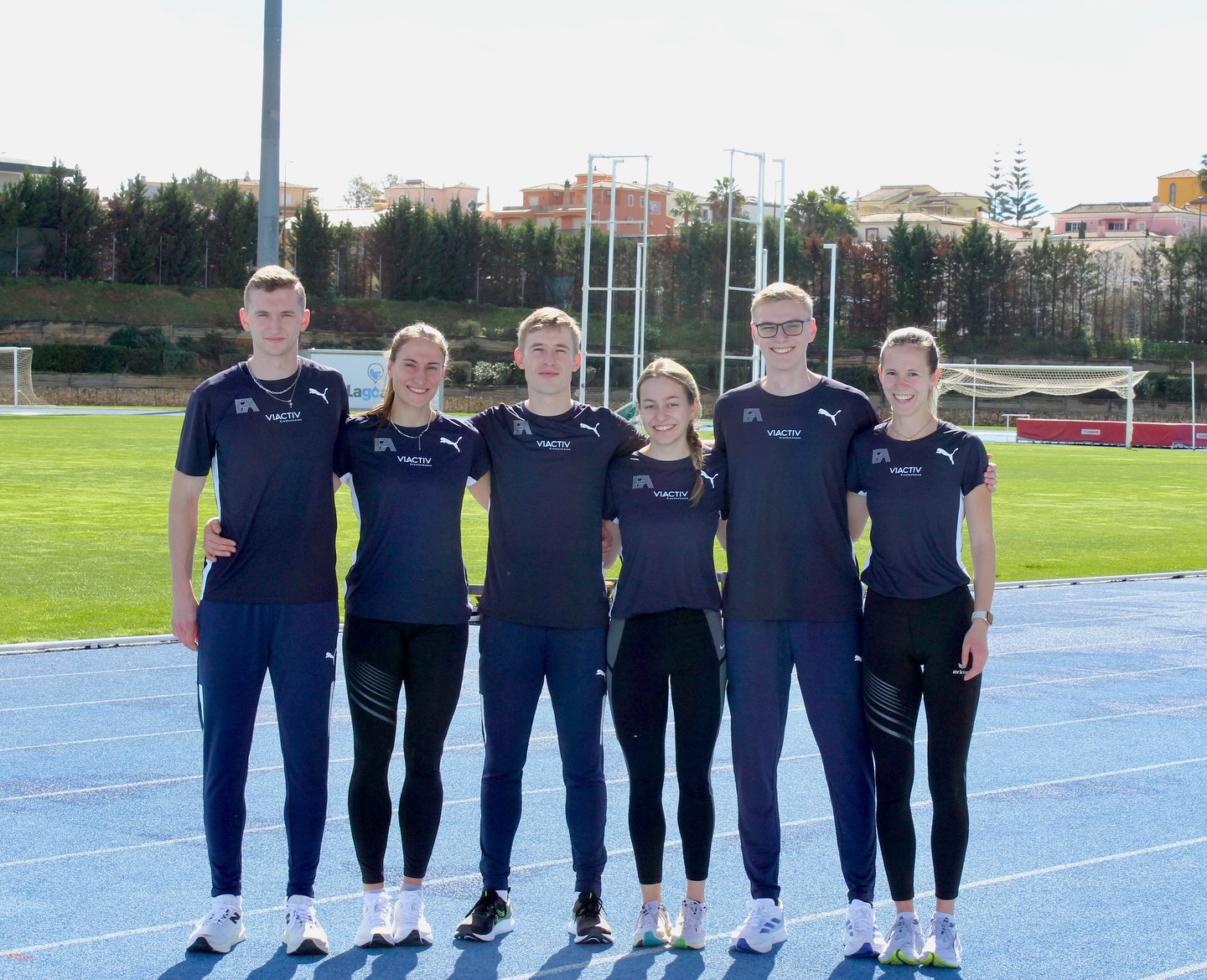 Unsere Fa Athleten im Trainingslager in Portugal:
Als Vorbereitungs-Maßnahme für die Sommersaison trainieren für die nächsten 2 Wochen 6 unserer Athleten unter Trainer @5146robert im Estadio Municipal da Bela Vista in Portugal 🇵🇹🏃🏃♀️.
Heute standen Sprints auf dem Plan gemeinsam mit einigen Athleten von @cologneathletics 🤝.
#Fa #frankfurtathletics #germanyathletics #faster #higher #further
