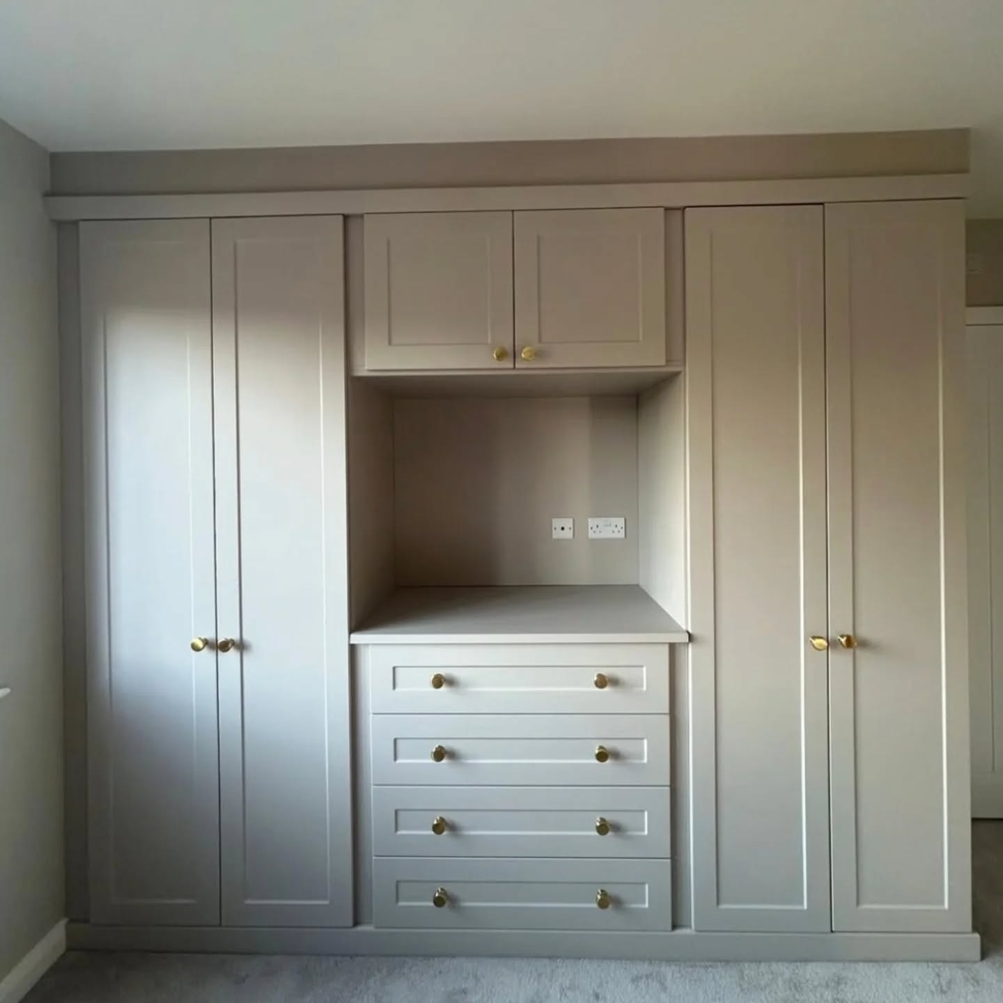 ✨ Transform your space with stunning neutral fitted wardrobes that not only elevate your decor but also maximize your storage solutions! 🏡 Say goodbye to clutter and hello to organization with Tivoli's beautifully crafted designs. 📞 Get in touch with us today and discover the perfect wardrobe to fit your style and needs! 🌟