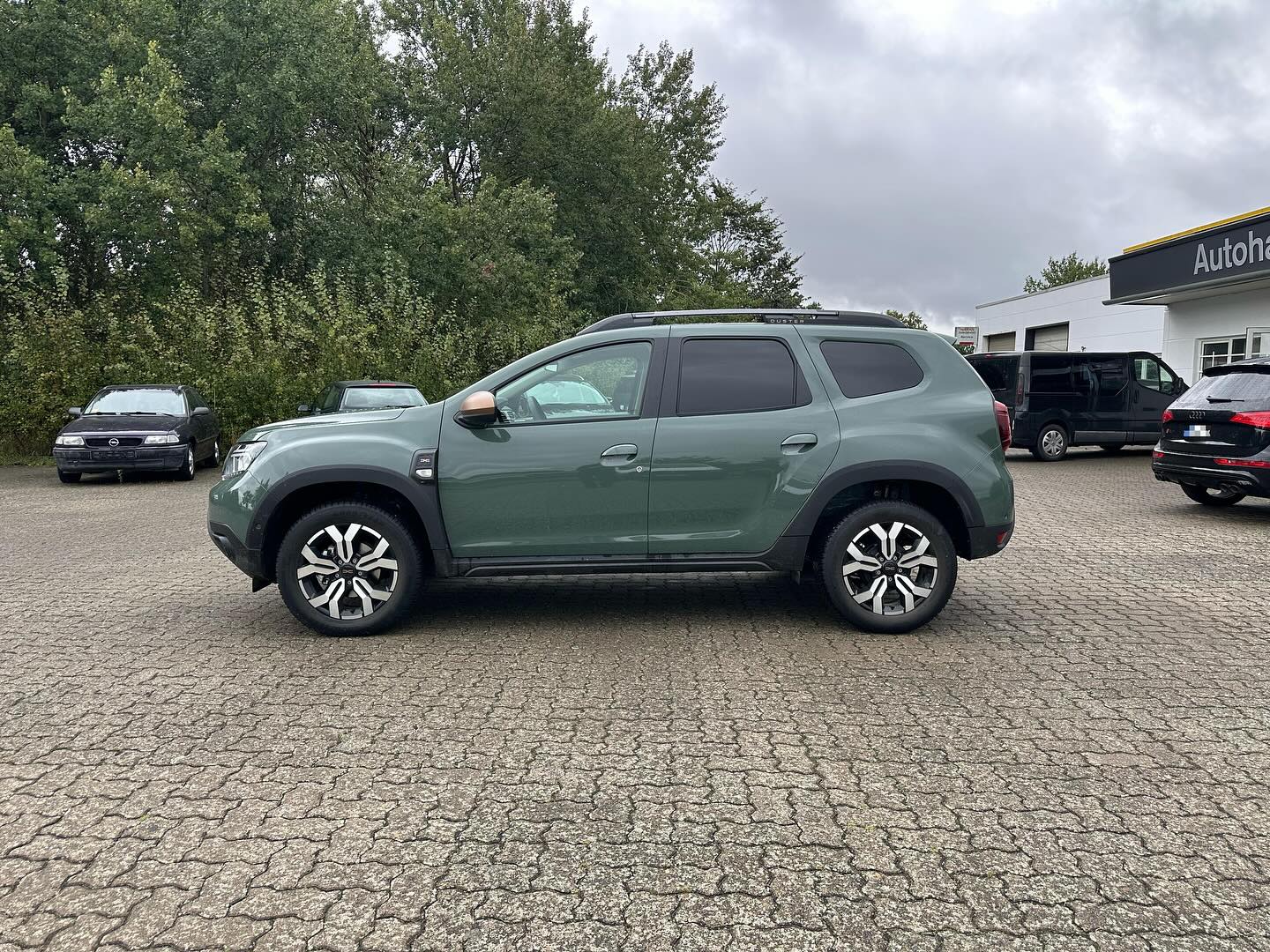 Scheibentönung 95%
Danke für das Vertrauen! 😋
___________________________________________________ #deepground #dacia #duster #wrappedcars #daciaduster #windowtint #scheibentönung #black #white #carporn #cars #wrapped #wrappedworld #folierung #avery #perfection #insta #instagood #follow #picoftheday