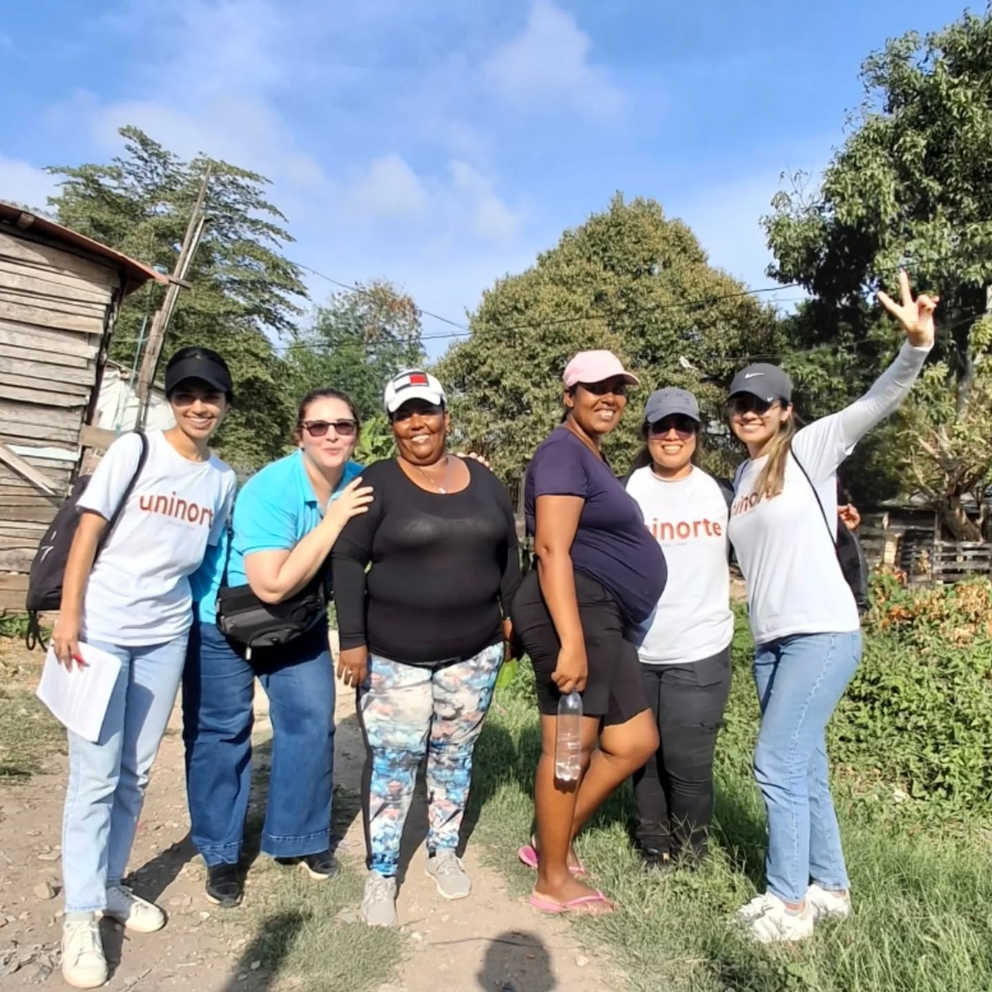 On #InternationalWomensDay we want to say thank you to the women leaders who make life possible in complex places. For a whole month, these amazing women dedicated their time and effort to making our fieldwork possible. We couldn't have made it with your guidance.
#InformalSettlements #VillaCaracas