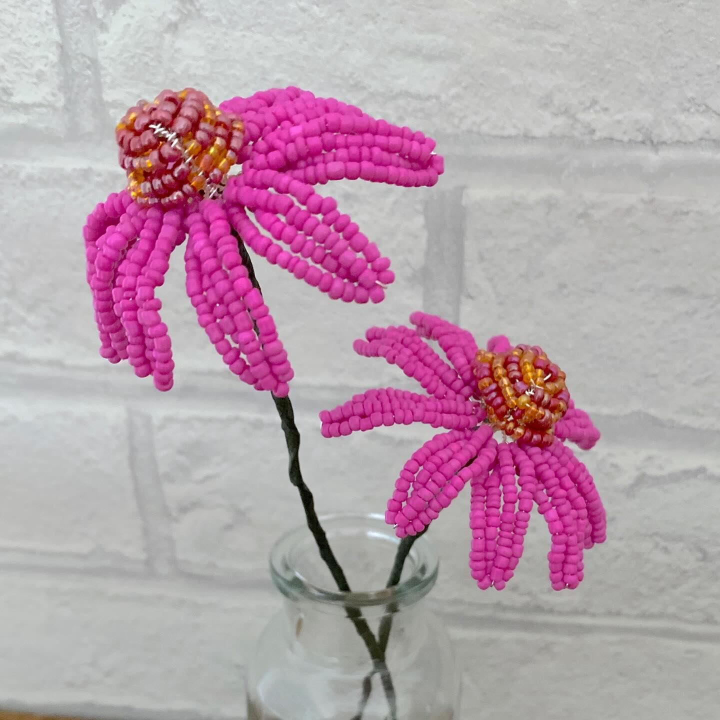 New kit alert! Beautiful echinacea flowers (coneflowers) now available to make! Deep pink petals with a burgundy,golden orange cone centre. Each kit makes 2 flowers.
#thebeadedgarden #echinacea #coneflower #craftkit #beadcraft #beadart #beadedflower #mindfulcrafting #crafttime #becreative
