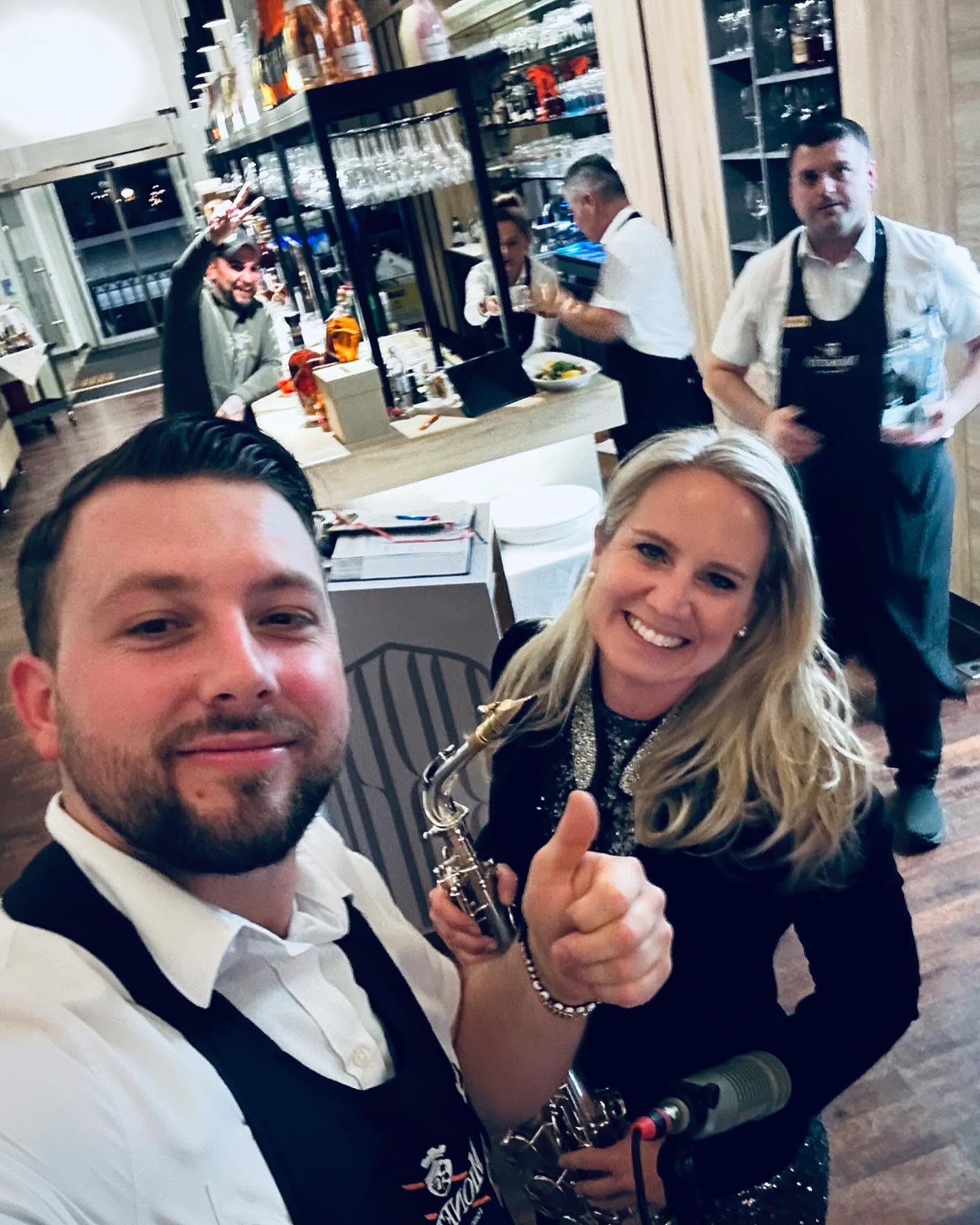 Ausgezeichneter Heringschmaus im Kaiserbahnhof Laxenburg 🎧🥂🎷 #DJ&sax #KaiserbahnhofLaxenburg #DJ #Saxophon #LiveMusik #PartyVibes #GoodTimes #Feierlaune #MusicLovers #SaxoBeats