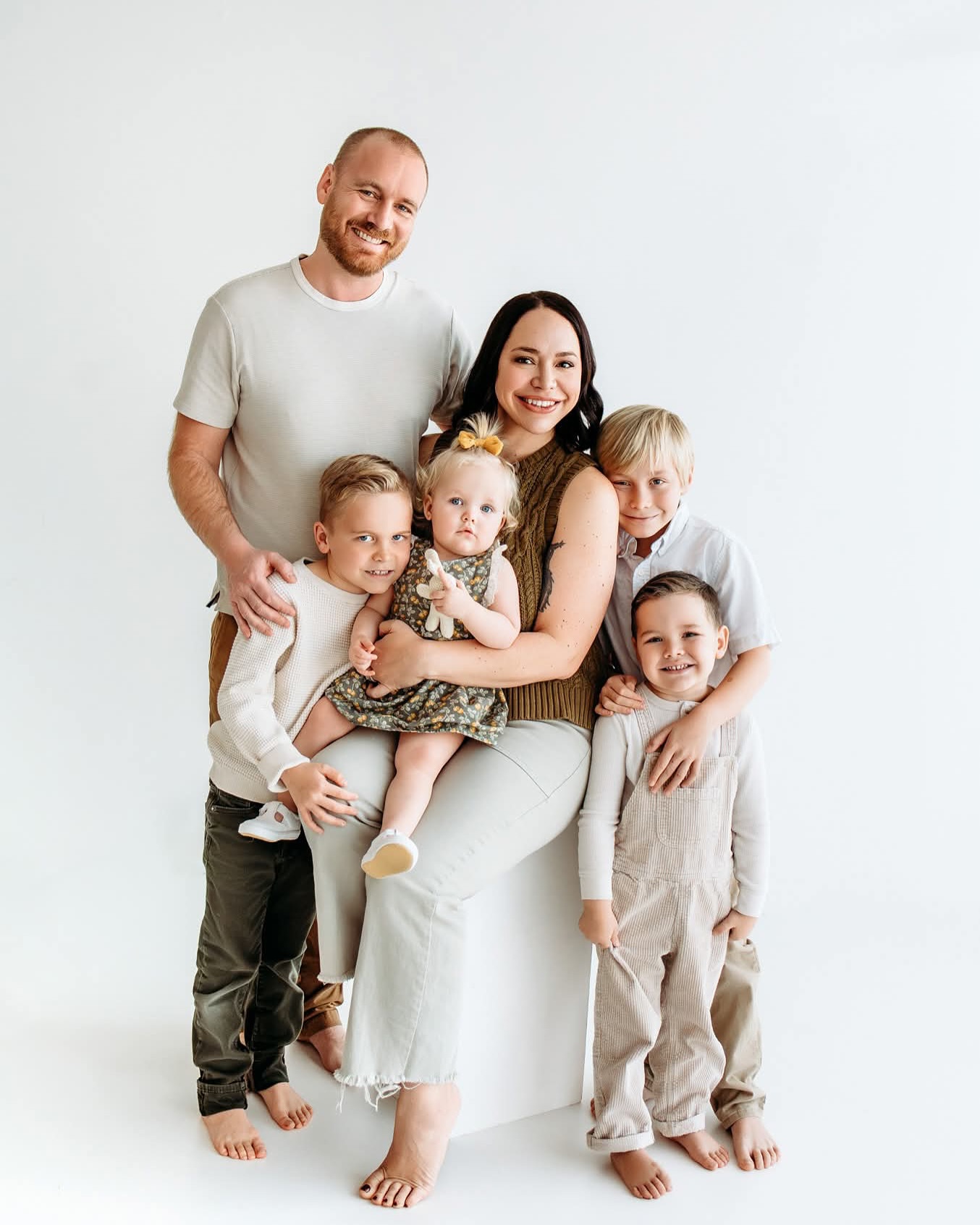Timeless family memories 🤍
#family #boisefamilyphotographer #boisephotographer #boisestudiophotographer #memories