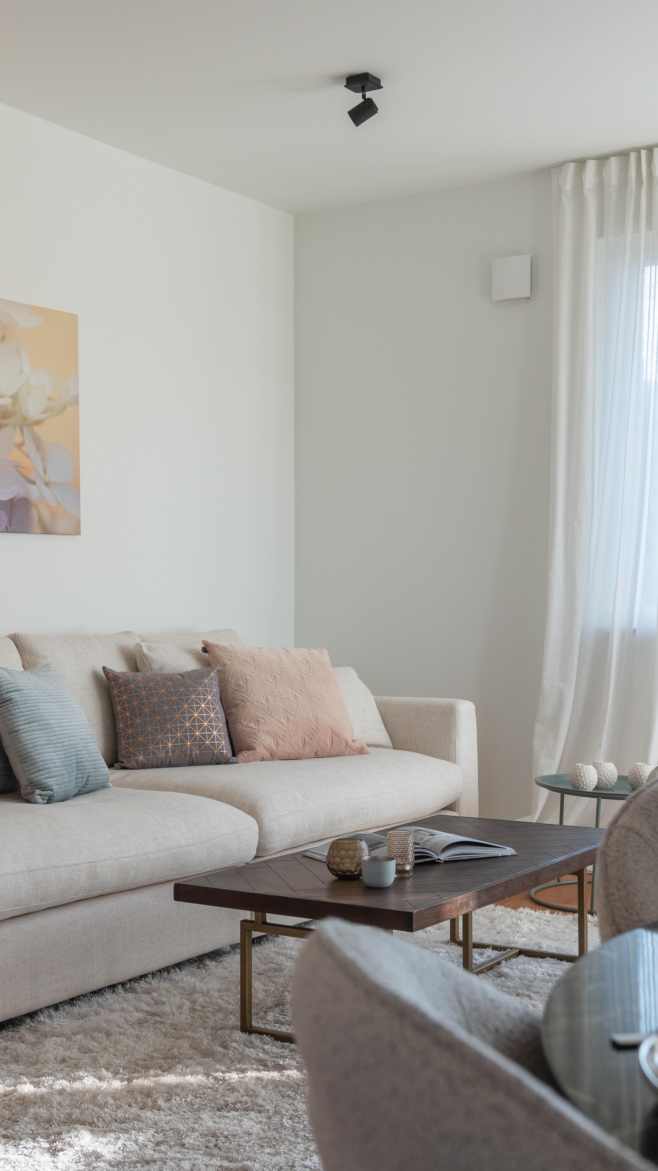 Ich arbeite nicht gerne mit Pappmöbeln im Home Staging – außer bei Küchen und Waschmaschinen! Damit lassen sich in wenigen Minuten realistisch wirkende Küchen in allen Formen und Varianten gestalten.
Habt ein wunderbares, sonniges Wochenende, alles Liebe, Anna
#homestaging #luxuryhomes #luxuryliving #realestate #immobilienfotografie #immobilienhamburg