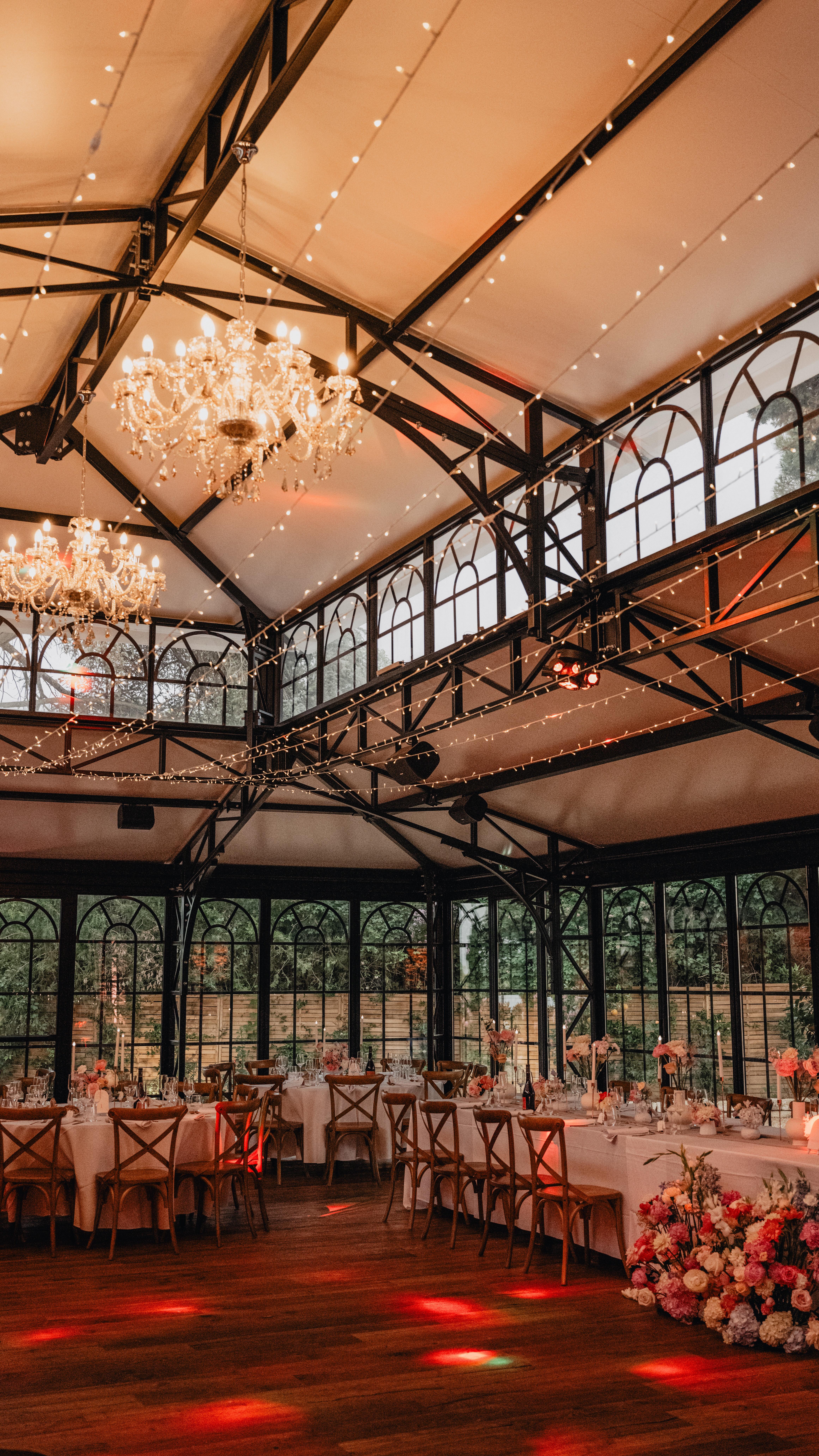 Retour en image sur le fabuleux mariage d’Inès & Yann ♡
@charlenewaelesphotographe
@camille_receptions
@pinkevent_location
@ludovic_mary_saxo