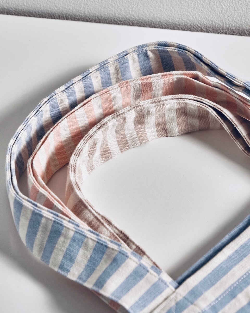 We created these colorful canvas bags to perfectly match our client’s latest collection!
Stylish, durable, and designed to complement their unique aesthetic. Which color is your favorite?
#dailyretailsupply #drs