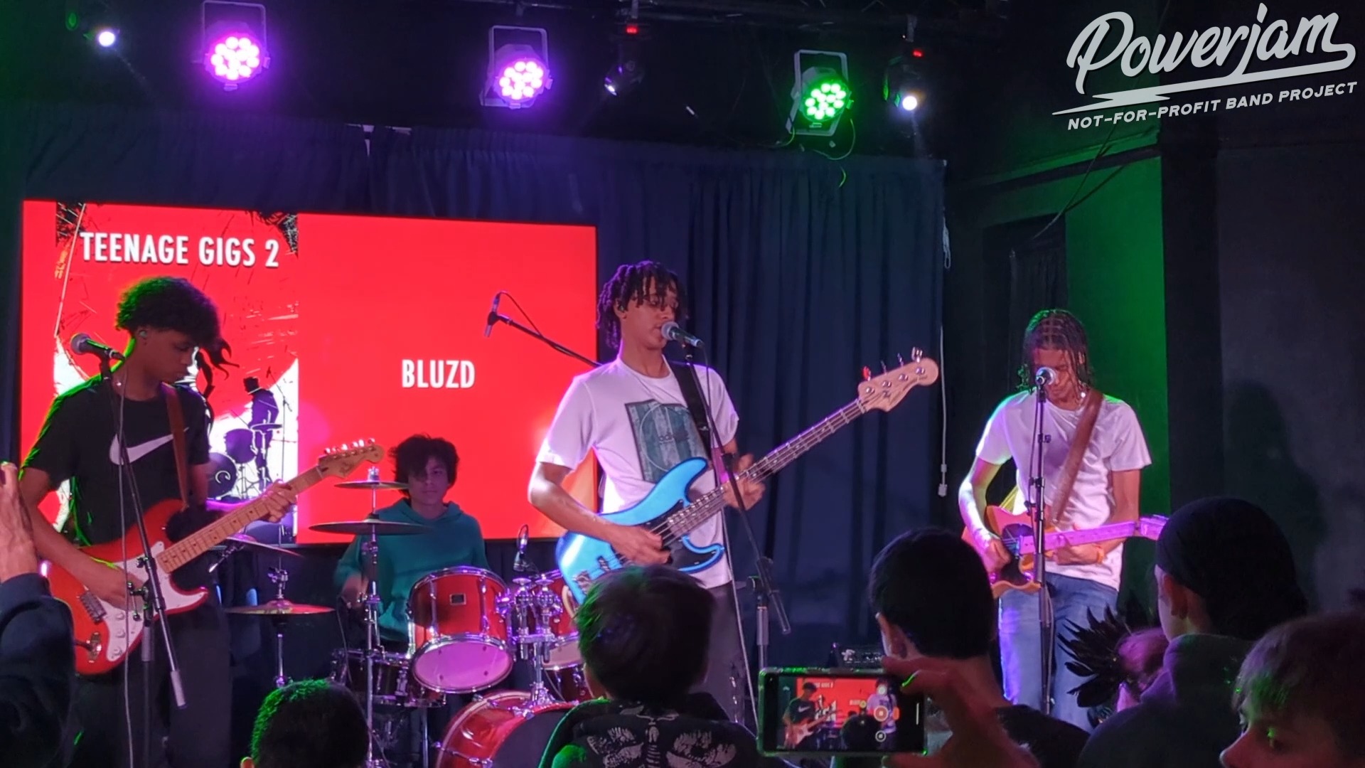 Powerjam band 'BlueZd' rocked the Brentham Club stage last Saturday as part of WFiveLive's Teenage Gigs! Such an amazing crowd! Thank you to Andy and the entire team for having us on! @clubbrentham
#youthband #powerjambandproject #brenthamclub #teenagegigs #youthmusic #youthband