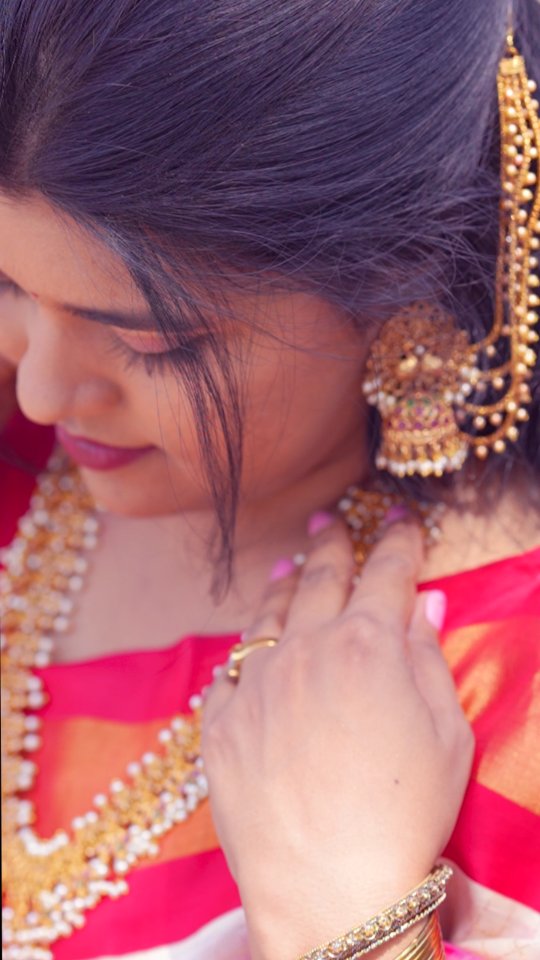 "Grace in every fold, tradition in every step."
.
.
.
#traditional #indianwomenswear #mandhara #telugu #beauty #girl #instatrend #vintage