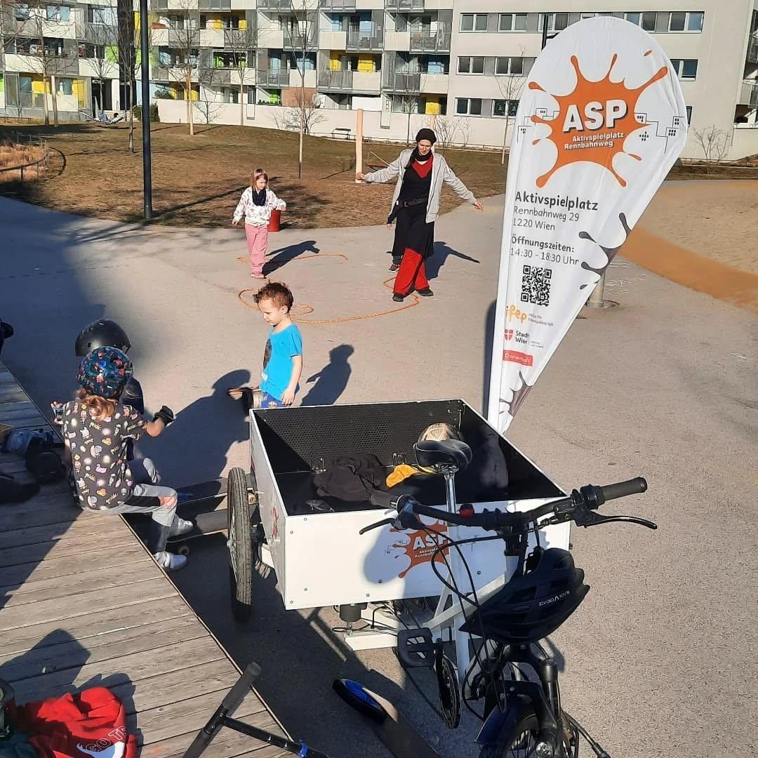 Die Saison im Ladinigpark beginnt. Ab heute kommt der ASP mittwochs mit Spielsachen vorbei!