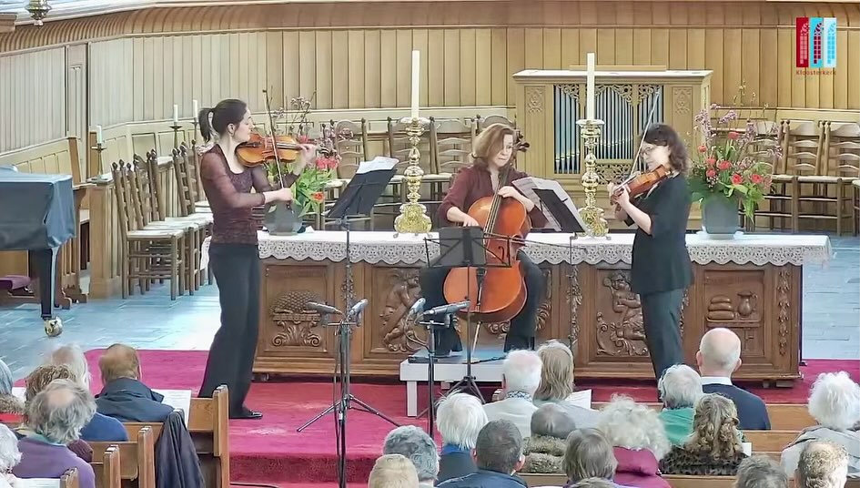 Wat was het weer heerlijk om vandaag in de Kloosterkerk in Den Haag te spelen! Zoân fijn, aandachtig publiek. Het doet echt goed om te zien wat voor indruk de muziek van SzĂ©kely en Frid maakt. Nog 7 weken te gaan en dan gaan we die opnemen. We hebben er zin in!
Veel dank aan @geertenvandewetering en zijn team voor het organiseren van deze mooie concertserie đâ€ïž
De livestream is nog terug te zien op het YouTube kanaal van het Kunstcentrum Kloosterkerk!