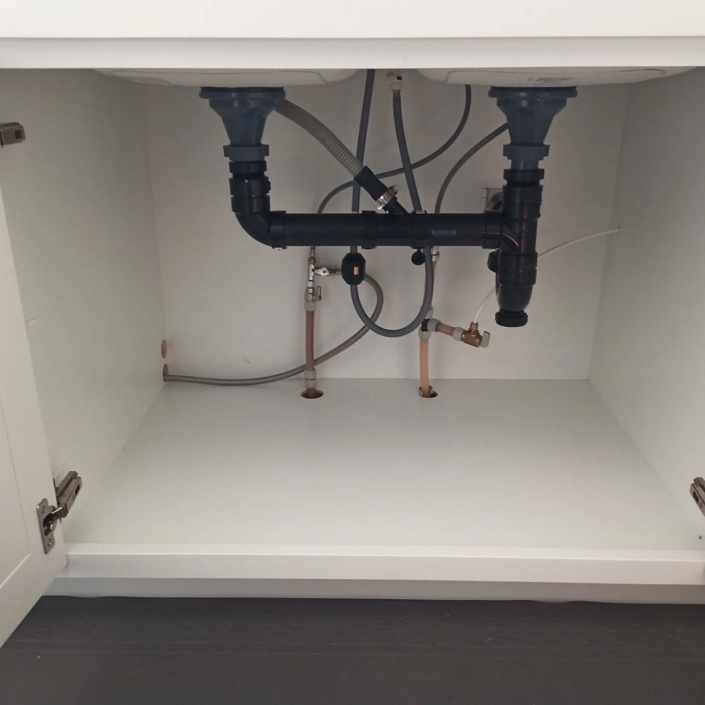 Monday's First Installation: We successfully installed a VIVA Pro 75 GPD RO system with an alkaline filter in a home using well water, as part of a newly renovated kitchen. To accommodate multiple faucets connected to the storage tank, we split the water lines and included a booster pump. Overall, it was a smooth and successful installation. Thank you for trusting us with your water treatment needs!