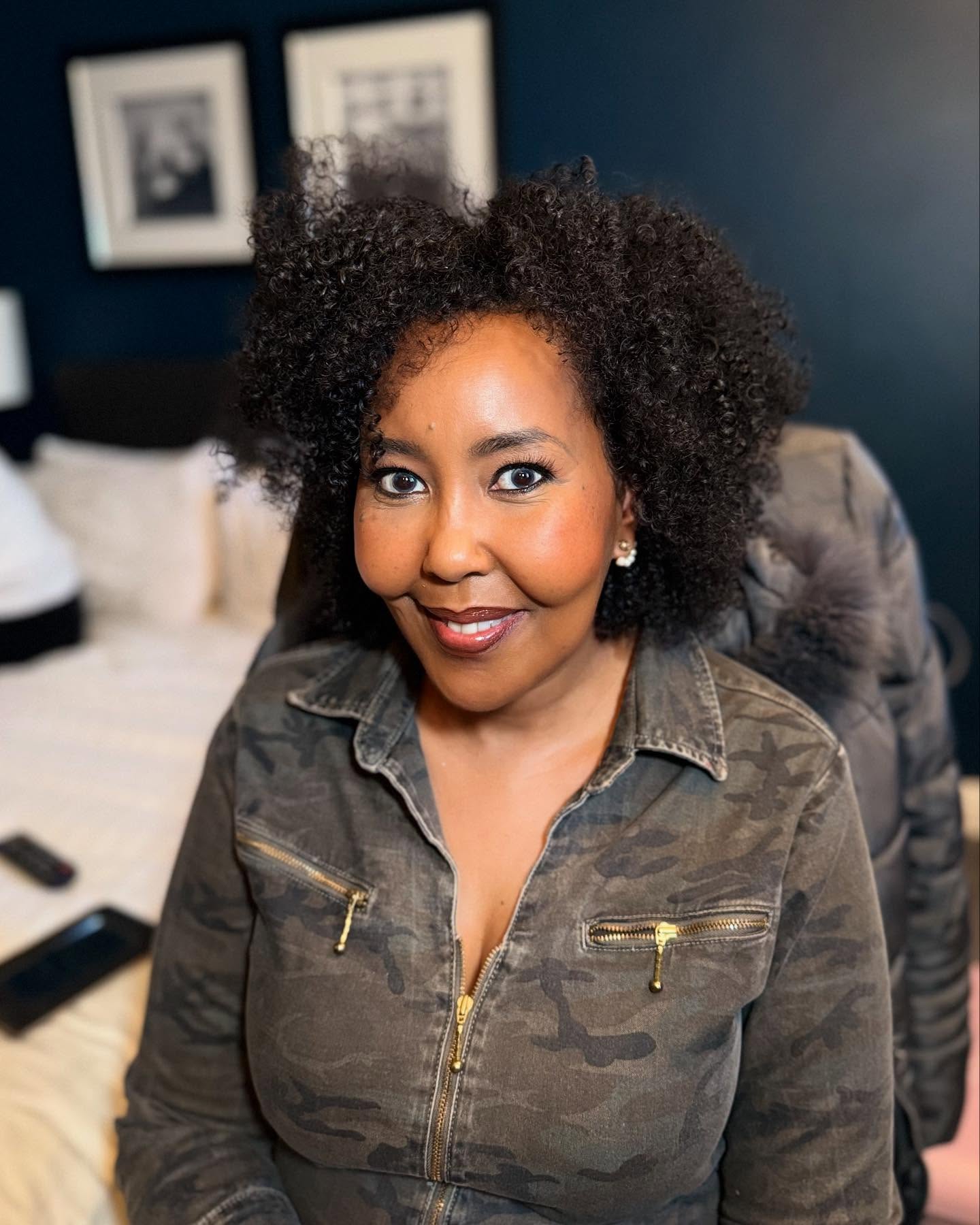 It was a pleasure meeting this lovely lady from Manchester on Saturday! 🥰 We went for a soft glam makeup look to complement her awards night.
using @coverfx @hourglasscosmetics