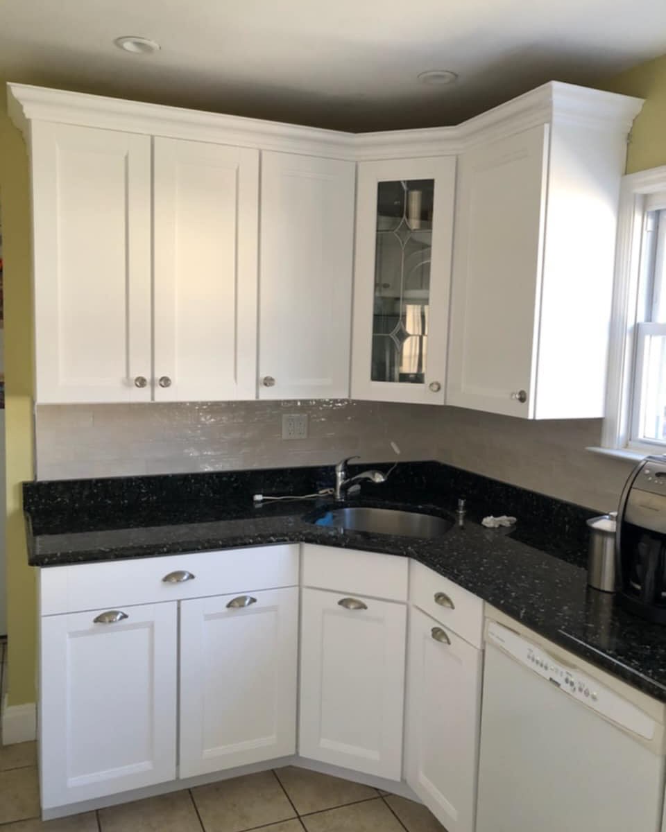 Kitchen respray! We gave these kitchen cabinets a makeover with @envirolak paint. Added two sets of double shaker doors, and rebuilt a custom more functional pantry cabinet
Contact us for a free consultation