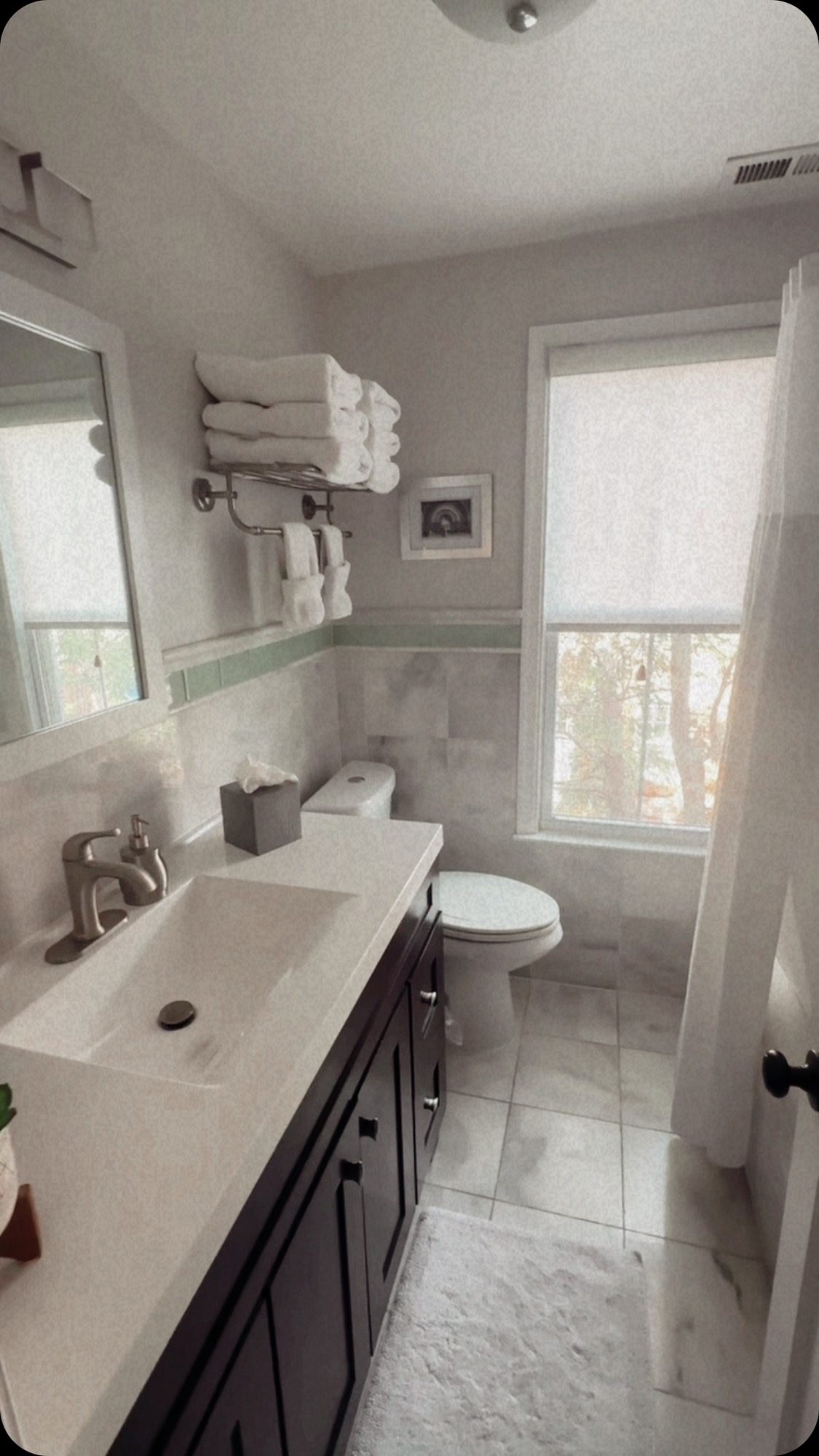 Come back from a long day of sightseeing to a place that feels like home 💜
#oldtownalexandria #paynesthouse #oldtownalexandriava #visitalxva #visitalexandriava #airbnb