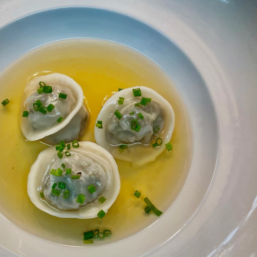 Tortellini Kreplach 🥟✨
Inspired by the famous dumpling soup, reimagined 🍲
A perfect bite of soft, delicate dough, rich clear broth, and melt-in-your-mouth lamb.
Just bring a spoon! 🥄🔥
🌿 #YallaMarVa
#Foodie #Foodstagram #ChefLife #Homemade #Delicious #FoodLover #Gourmet #FoodPhotography #InstaFood #ComfortFood #Cooking #Yummy #Tasty #Eats #FineDining #Dumplings #HandmadePasta #LambLovers #FoodPorn #Foodgasm #SoupLover #Doughlicious #FarmToTable #IsraeliFood #MediterraneanFlavors #NextLevelCooking #TrendingFood