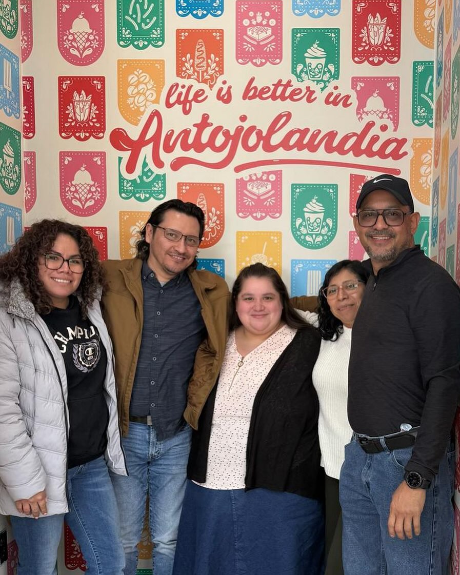 ๐ RMG Team Celebrating our February birthdays! ๐๐
A big thank you to @_antojolandia for the delicious mangoneadas โ they made the party even sweeter! ๐น