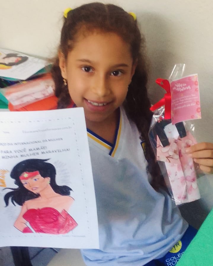 Hoje, 8 de março, celebramos o Dia Internacional da Mulher, uma data para reconhecer a força, a resiliência e a importância das mulheres em todas as áreas da vida.
Nós do Colégio Rodhum, acreditamos que a educação é um poderoso instrumento de transformação social, e que as mulheres têm um papel fundamental na construção de um futuro mais justo e igualitário.
Por isso, queremos homenagear todas as mulheres que fazem parte da nossa comunidade: alunas, professoras, colaboradoras e familiares.
Vocês nos inspiram todos os dias com a sua dedicação, inteligência e garra.
Mulher guerreira , és a flor mais bela no jardim de Deus.
Feliz Dia das Mulheres.
#DiaDaMulher #IgualdadeDeGênero #Escola #VemProRodhum