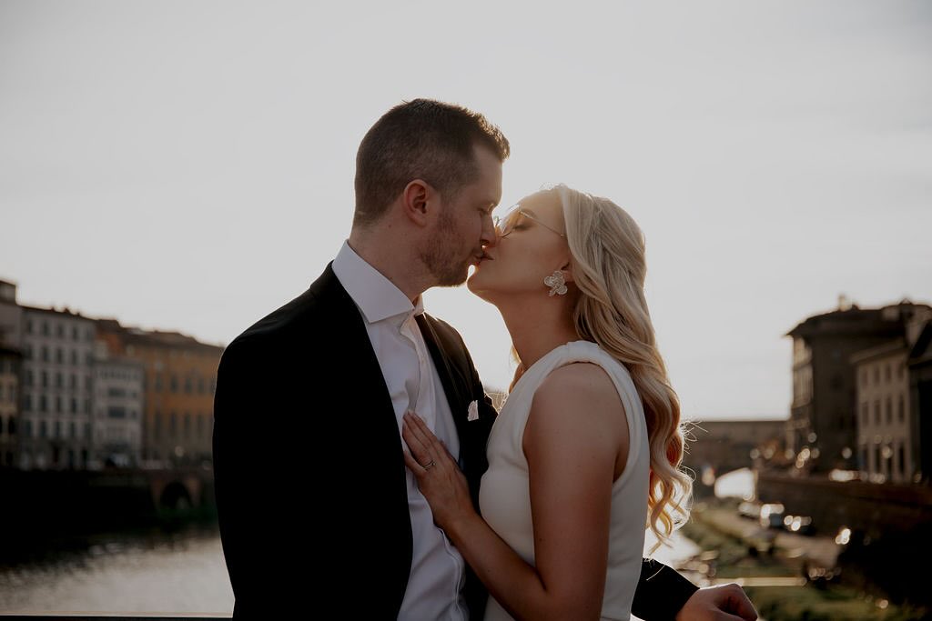 Denna låten hade vi som ingångslåt när vi gifte oss. Åh jag vet så många bra låtar som passar på ett bröllop. Under dessa 15 åren som bröllopsfotograf så har jag hört mängder av bra. Jag funderar på att sätta ihop en lista med mina tips. Skulle ni vilja ha det? 🤍
#weddingphotography #weddingphotographer #bröllopsfotograf