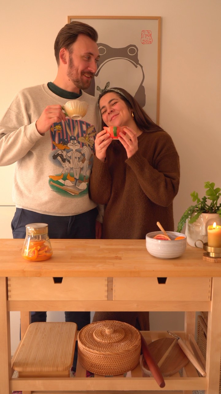 Better than booze, I tell ya.
🌄 Citrus Sunrise Anti-Inflammatory Pot 🌅
• half of a grapefruit, sliced
• half of a blood orange (or a regular orange), sliced
• one clementine (or some extra orange), sliced
• 1 tablespoon grated turmeric
• 1 tablespoon grated ginger, or a ginger shot
• a pinch of black pepper (for best turmeric absorption)
• 500 ml (16 oz) hot water
• optional: a drizzle of maple syrup or honey
#antiinflammatory #immunityboost #wellnesspot #infusionpot #infusion #tonic #tea #plantbased #recipe