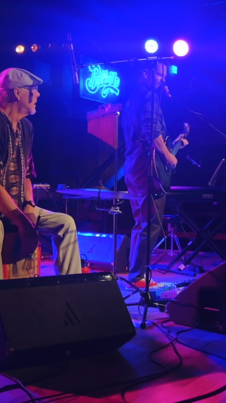 So thankful for this show last week at the legendary @bellyuptavern - it was good for my soul in many ways! Such a receptive crowd - open ears and hearts makes me a happy boy. Thanks to the incredible @leecoulter for shooting and editing this clip - SO GOOD! Have an amazing weekend, friends!
#northcountysandiego
#bellyuptavern
#destinationme
#singersongwriter
#folkmusic