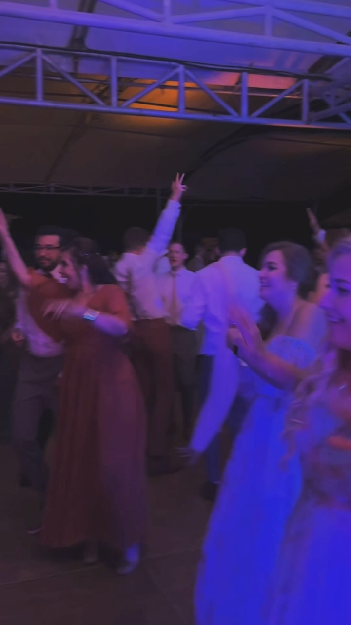 Y que vivaaaa el amor y que vivan los novios ✨👏🏻🥳
¡Baila esa cumbia con nosotros! 💃🏼
.
.
.
Pregunta por nuestras fechas disponibles 🙌🏻
#rutavidband #ensenada #musicaenvivo #boda #fiesta #party #grupoversátil #music #valledeguadalupe #música