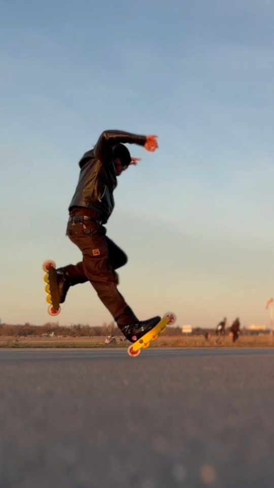 This part of today's season was inspired by @o_detti
Danke liebe Odette! Mach bitte weiter so! 👏👏👏
.
.
.
#inlineskatingberlin #wizardskating #rollerblading #tempelhoferfeld #skatingdojo