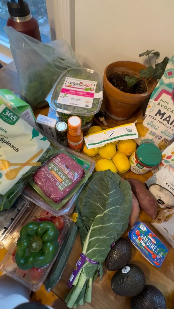 grocery haul for the week š«¶ focusing on whole foods and nourishing our bodies through what we eat - and we like to eat š
minimal processed foods if we can help it and cooking as many meals in our kitchen as we can! this is just what we grabbed for this weeks meals, we have staples that are always in our kitchen!