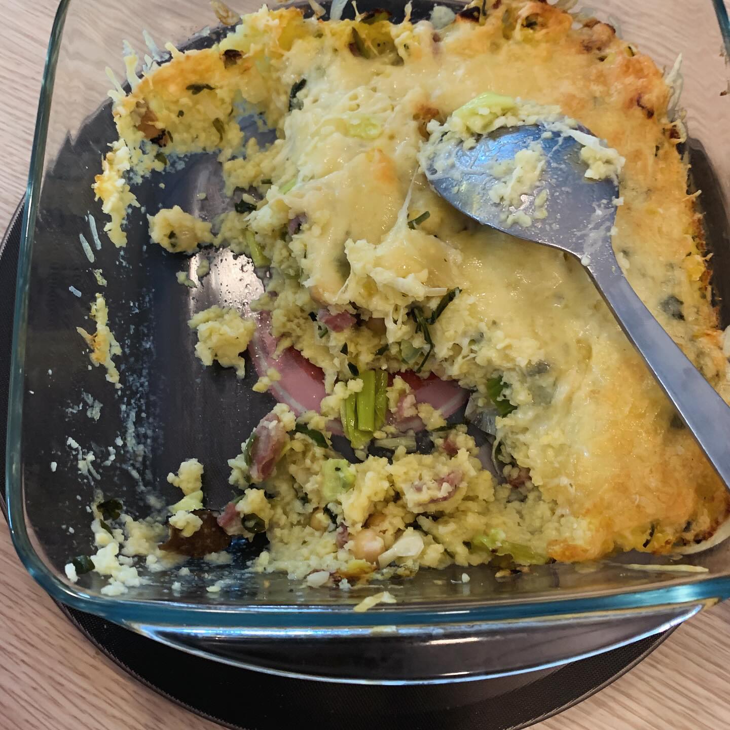 Deux exemples de gratins de restes qui vous changent les dimanches soirs 🫣😂 Le premier, c'est légumes de saison cuits au Vitaliseur avec du millet, le deuxième c'est tajine pois chiches légumes, et à chaque fois un mélange de fromages râpés pour bien gratiner 🤗🤗 !! !
.
.
+ de 170 recettes et astuces sur
www.delicieuxsanssucre.com
Ou lien cliquable dans ma bio @delicieuxsanssucre
.
Créez VOTRE MODE D'ALIMENTATION sur mesure 🎁🎁 avec le programme TAPAS :
Un programme de folaï pour vous guider vers une alimentation saine, gourmande et durable en 8 modules ultra-pratiques !
.
.
#Transformezvotrealimentation
#MangerMieux #MieuxManger #Alimentation #AlimentationSaine #Flexitarien #FaitMaison #DansMonAssiette #MangerSain #MangerSainement #cestropbon #EquilibreAlimentaire #ReequilibrageAlimentaire #DelicieuxSansSucre #IgBas #IndexGlycemiqueBas #RegimeIgBas #miam #miamMiam #VraimentSain #SansGluten #gourmand #Bio
#legumesdesaison