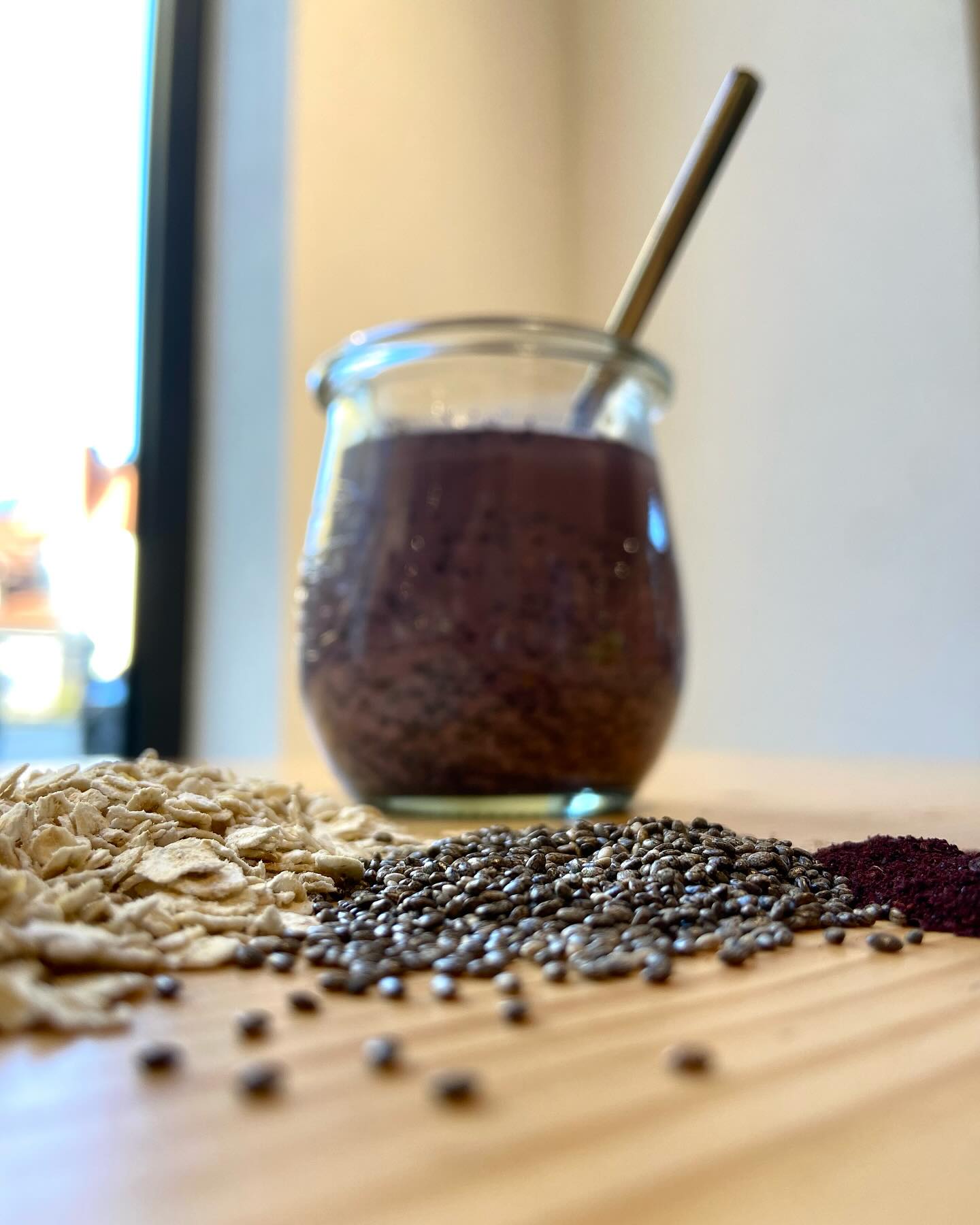 ✨ N-E-U! 🥣
Unsere Porridge Aronia Chia Mischung!
Einfach mit 120ml Milch aufgießen und mit beliebigen Toppings verfeinern!
Ob Honig🍯 , Obst 🍇 oder Nüsse 🥜 für den Crunch, lasst eurer Fantasie freien Lauf und bringt Farbe in eure Frühstücksroutine!
Für einen gesunden Start in den Tag💪
#hofladen #porridge #aronia #chia #superfood #gesundundlecker #frühstück #energie #regional #natürlich #energiefürdentag#madewithlove❣️