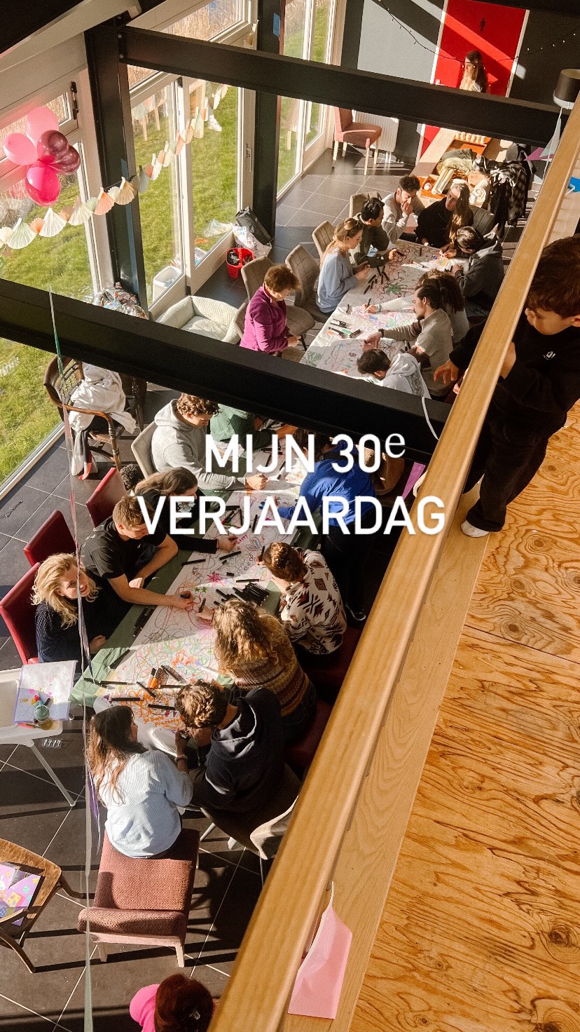 Vandaag ben ik eigenlijk pas echt jarig, maar ik heb me nog nooit zo jarig gevoeld als afgelopen weekend. Bijna alle lieve mensen om mij heen hebben hun hele weekend gespendeerd in Friesland, omdat een slaapfeest mijn ultieme droom was. En zoals je kunt zien: die is uitgekomen✨
#jarig #droomleven