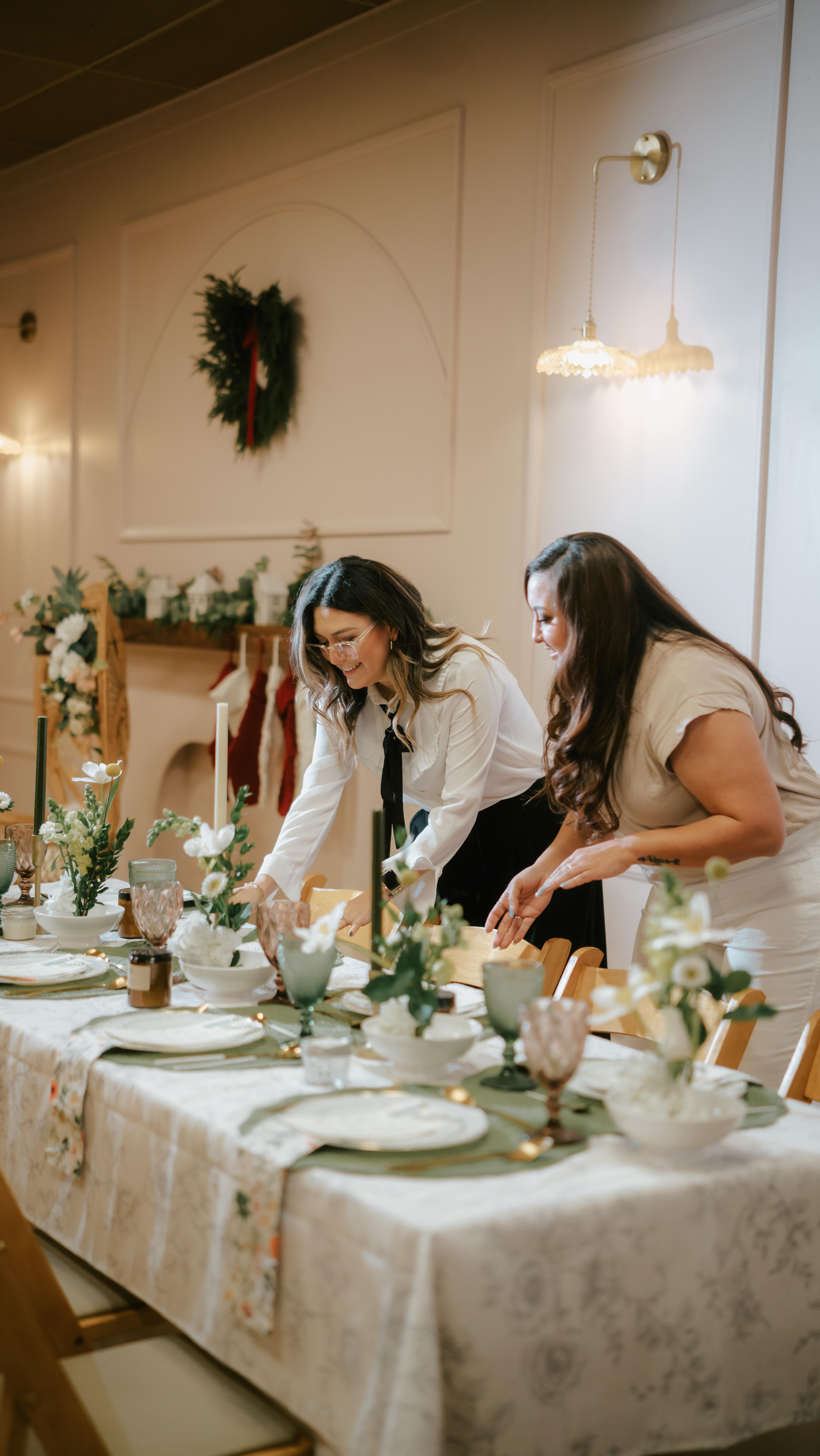 Planners LIVE by the timeline! Even though we KNOW things can go off schedule, we’re always watching the time and our handy dandy wedding briefing sheet #iykyk 😉
#weddingplanning #weddingplanner #weddingdetails #weddingtimeline