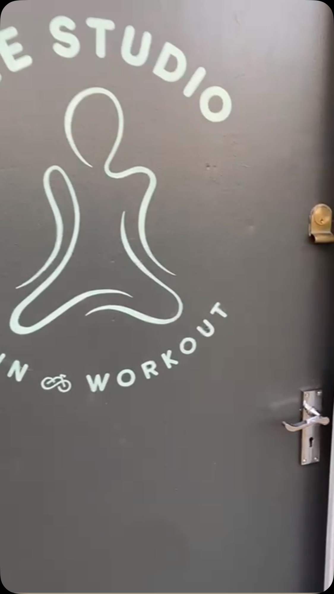 Come with me to see the new Therapy Room in The Studio at Spin&Workout.
Join us tomorrow 8th March for the Open Day, there’s still some space for Massage Appointments and taster classes.
Book via the website, or MindBody App link in bio. www.spinandworkout.co.uk/openday
#spinandworkout #therapyroom #massage #treatment #openday #leegreen #southeastlondon