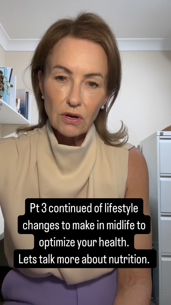 What and when you eat can make a hig difference to your wellbeing as a woman in midlife.
✅ If you exercise in the morning eat something small beforehand. Protein powder with water and/or half a banana
✅ Eat every 3 to 4 hours to keep blood sugar and energy levels steady. Because of fluctuating hormones our bodies are already under stress, we can help mitigate this stress by consuming regularly through the day
✅ Ensure you are not in too big a calorie deficit. While sheer willpower may sustain a big deficit for a while, for most people eventually the hunger hormone grehlin does its thing and you end up binge eating.
✅ The key to fat loss is to be in the smallest deficit necessary for the shortest possible time. The strategic use of diet breaks can also be helpful.
#menopauseweightloss #menopausecoach #menopausesymptoms #menopauseweightgain #menopauseweightlosscoach #menopausenutritionist #perimenopausehealth #perimenopausefitness #perimenopauseweightloss