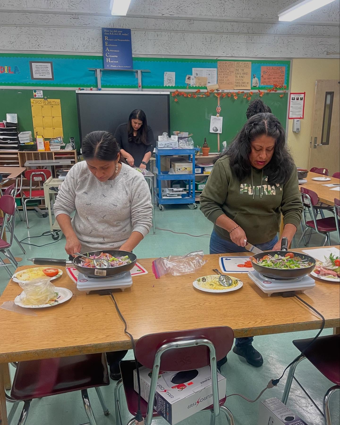 ¡Delicioso! Thank you to the family members who joined us for a cooking class last night and to Ms. Blanca and Ms. Ingrid for hosting! #dlmsfamilia #nycpublicschools