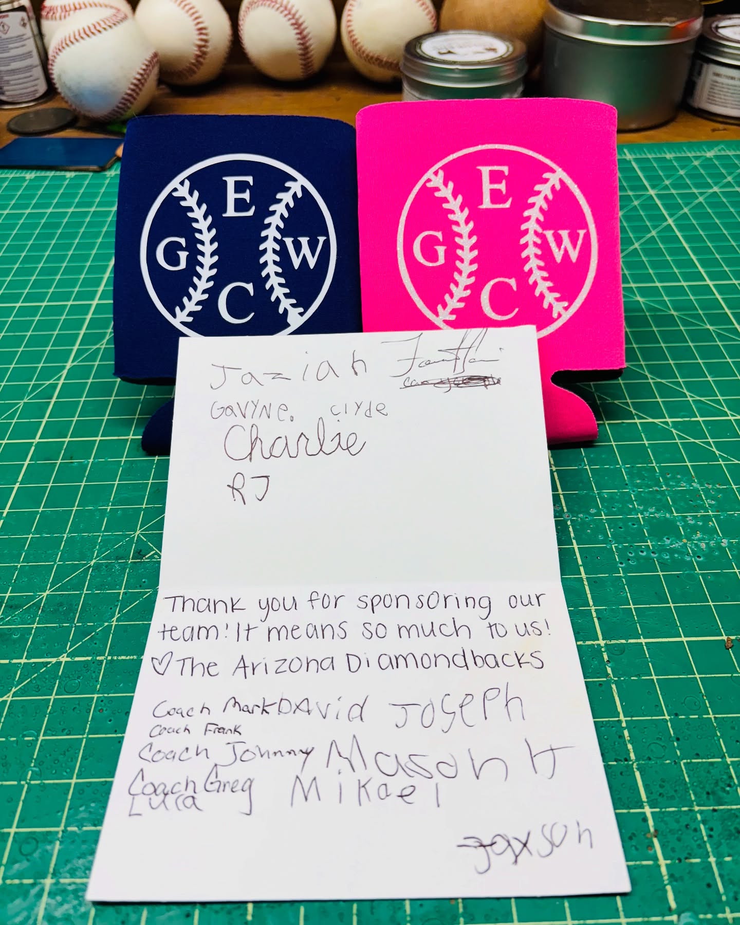 Very excited to be sponsoring our local Diamondbacks this year! We love supporting our friends and watching these kids have a blast. They won their first game 13-0!!! Great job!
#ballplayersbalm #buyfastpitchgloves #coloradoleatherbalm #flatbillbaseball #makingyourglovegreatagain #staygrassy