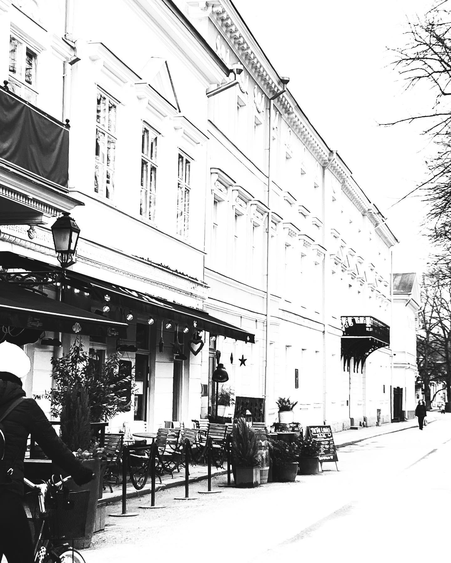 Det blev en tur till Åbo denna vecka för att kolla in några nya projekt, samtidigt fick man en fläkt av storstadslivet!
#åbo #turku #arkitektur #arkkitehtuuri #architecture #inredningsarkitektur #interiordesign #arkitektplanering #arkkitehtisuunnittelu #inredningsplanering #sisustussuunnittelu #byggnadsplanering #rakennussuunnittelu #buildingdesign #archicad #planering #planeringsbyrå #raseborg #ekenäs #jsbyggdesign
@janina_jsbyggdesign