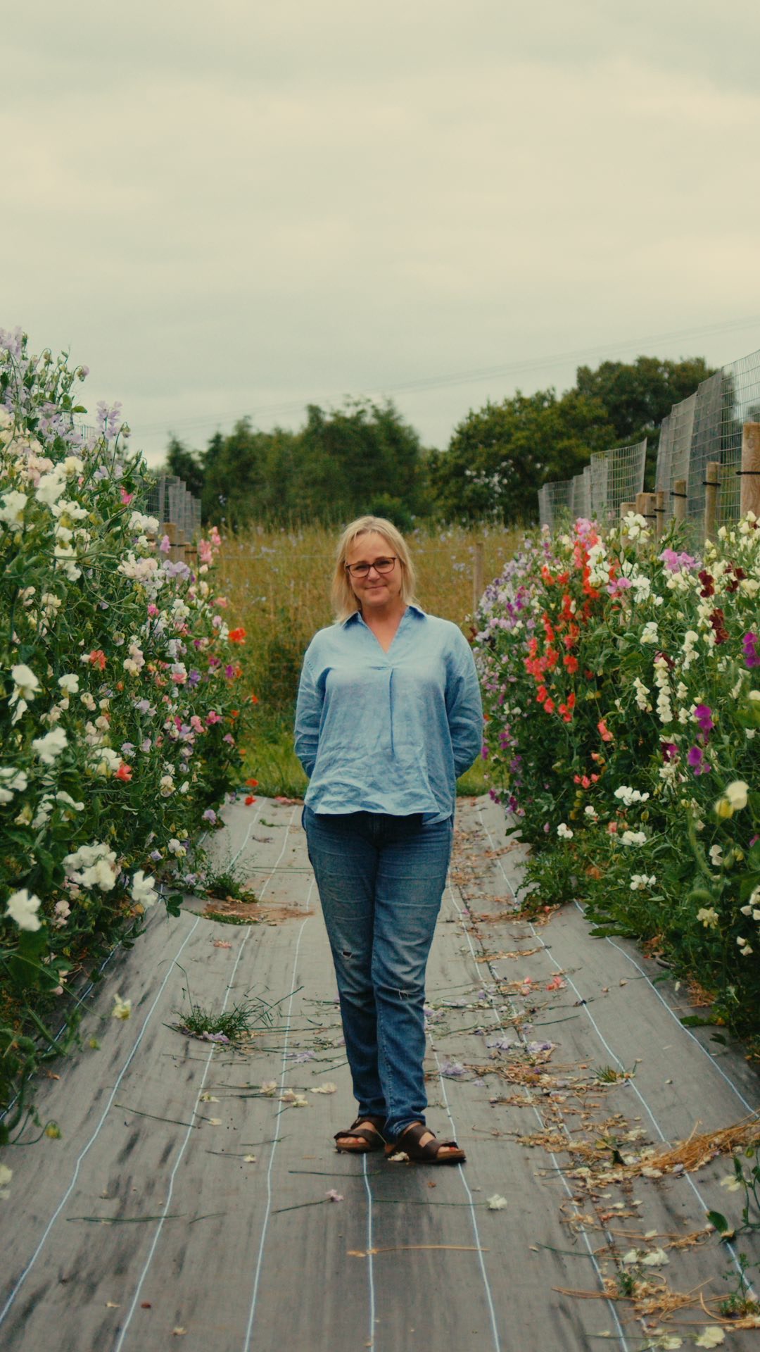 We are so happy to share this short documentary showcasing the wonderful Linz and her flower business @thewhitehorseflower 💐 It was such a pleasure capturing Linz’s story and seeing all the beautiful flowers, thank you so much to Linz for showing us your world 🎥
