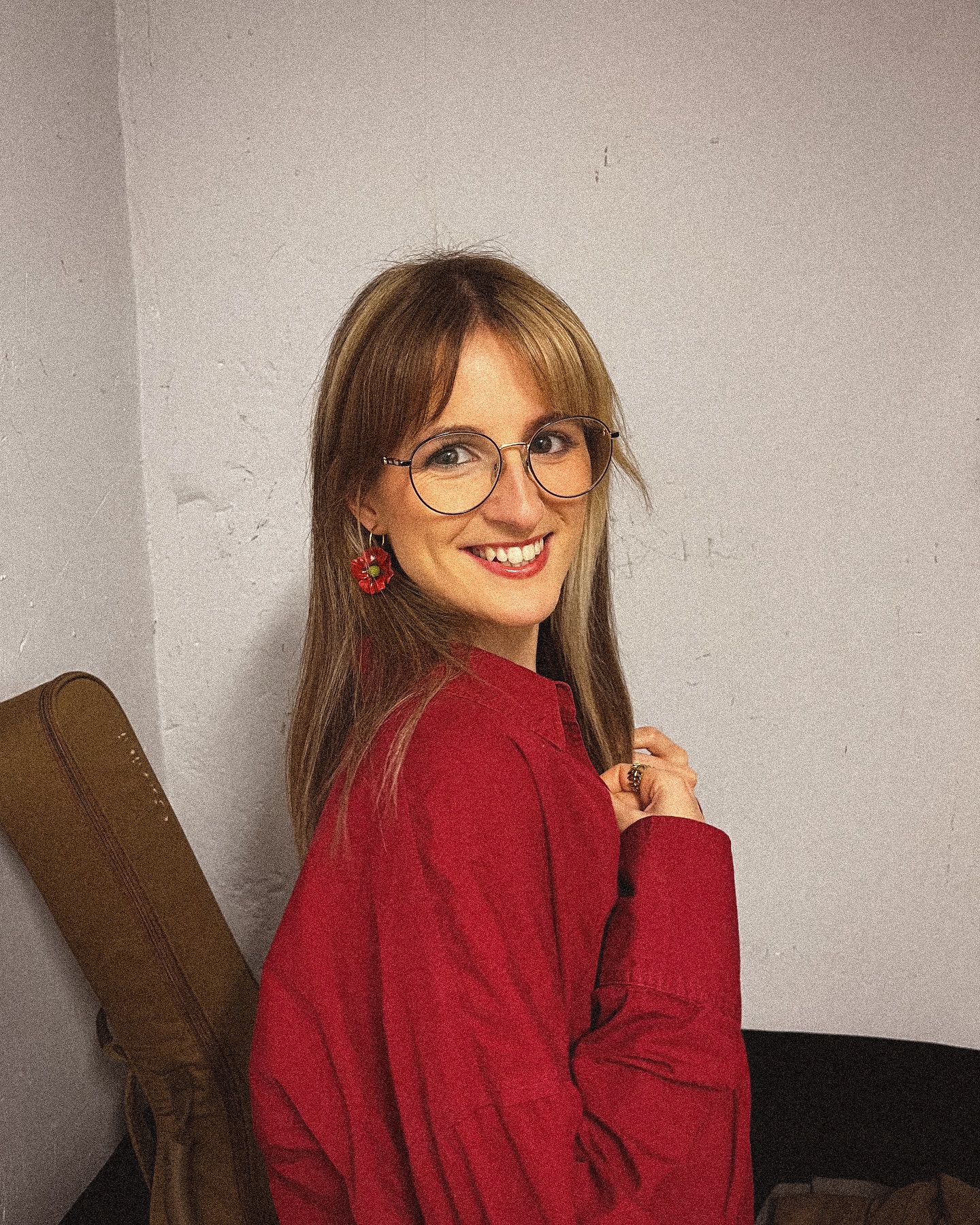 ELCHE ya voy de camino a nuestro no-concierto!! ✨ Mientras, os dejo algunos trozos del finde pasado en Zaragoza. Mis 4 maños siempre me tratan como en casa 🤎
Ya que estaba, aproveché para visitar sitios chulos que llevaba tiempo queriendo probar… No niego que conforme avanzan las fotos, la cosa va desvariando jeje
Pendientes amapolísticos de @raquelwst 🌹
Anillos y colgantes varios de @singularu y @nyunyu.es ✨