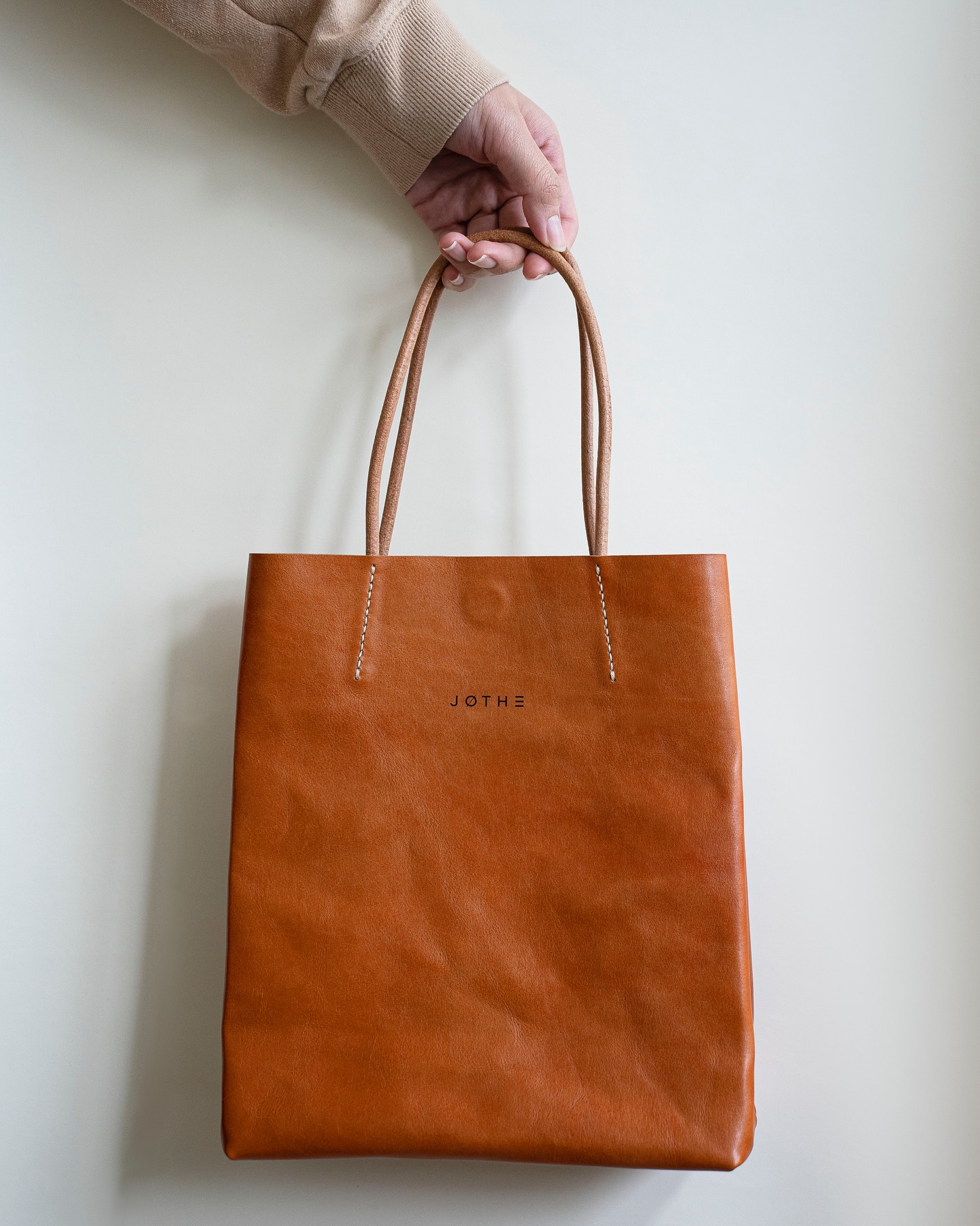 .
Style Meets Simplicity! 👜✨
Introducing our unique leather bag—crafted to mimic the effortless charm of a classic paper bag while offering the durability and luxury of genuine leather. Perfect for those who love minimalism with a touch of elegance.
·Soft, yet structured
·Timeless, eco-conscious design
·Perfect for everyday carry
Who says casual can’t be classy? Grab yours now!
-
|JÖTHE Official Website|
https://www.jothe.com/
#LeatherBag #TimelessStyle #LuxuryMeetsMinimalism
