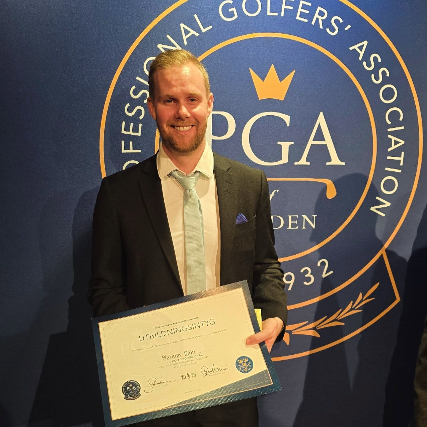 Nu kan jag officiellt kalla mig Club Professional efter drygt 3 års äventyr med @pgaofsweden . Tack till alla inblandade, vissa med på bild men till er alla... ni är grymma! Jag hoppas att jag finner tid att besöka er på era respektive hemmaklubbar och på framtida utbildningar!