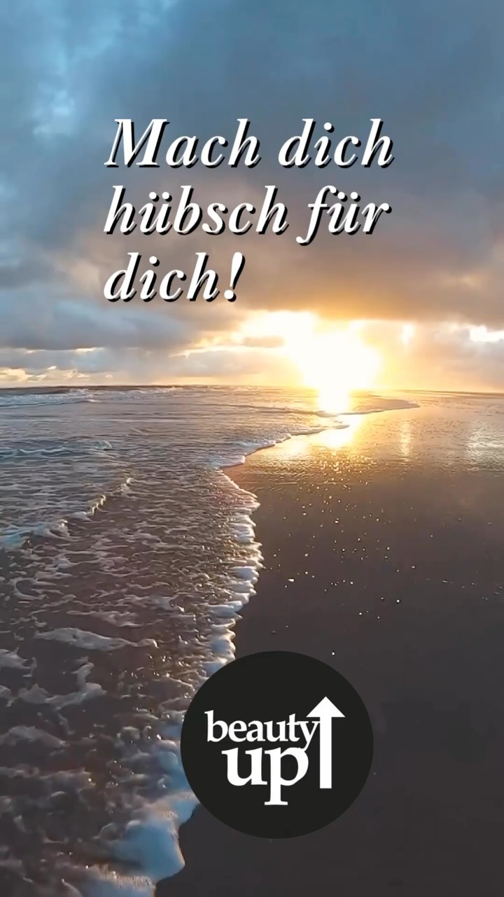 Mach dich schön für DICH. Weil DU es wert bist. ✨
Nicht für andere. Nicht für Erwartungen. Für dich.
Weil du es verdienst, dich in deiner Haut wohlzufühlen.
Weil dein Körper, deine Seele und dein Geist es wert sind, gepflegt, geliebt und gefeiert zu werden.
💫 Trainiere für deine Kraft.
💫 Pflege dich für dein Wohlbefinden.
💫 Lächle für dein eigenes Glück.
Du bist die wichtigste Person in deinem Leben – behandle dich auch so! 💕
✨ Mach dich schön, stark & glücklich – nur für dich! ✨
💬 Was tust du heute GUTES für dich? Schreib’s in die Kommentare! 👇💖
#beautyup #nicolescheucher #fühldichschön
#SelfloveFirst #GlowFromWithin #MachDichSchönFürDich #PowerFrau #Selbstliebe #DuBistWertvoll #MindsetShift #StrahlendeEnergie