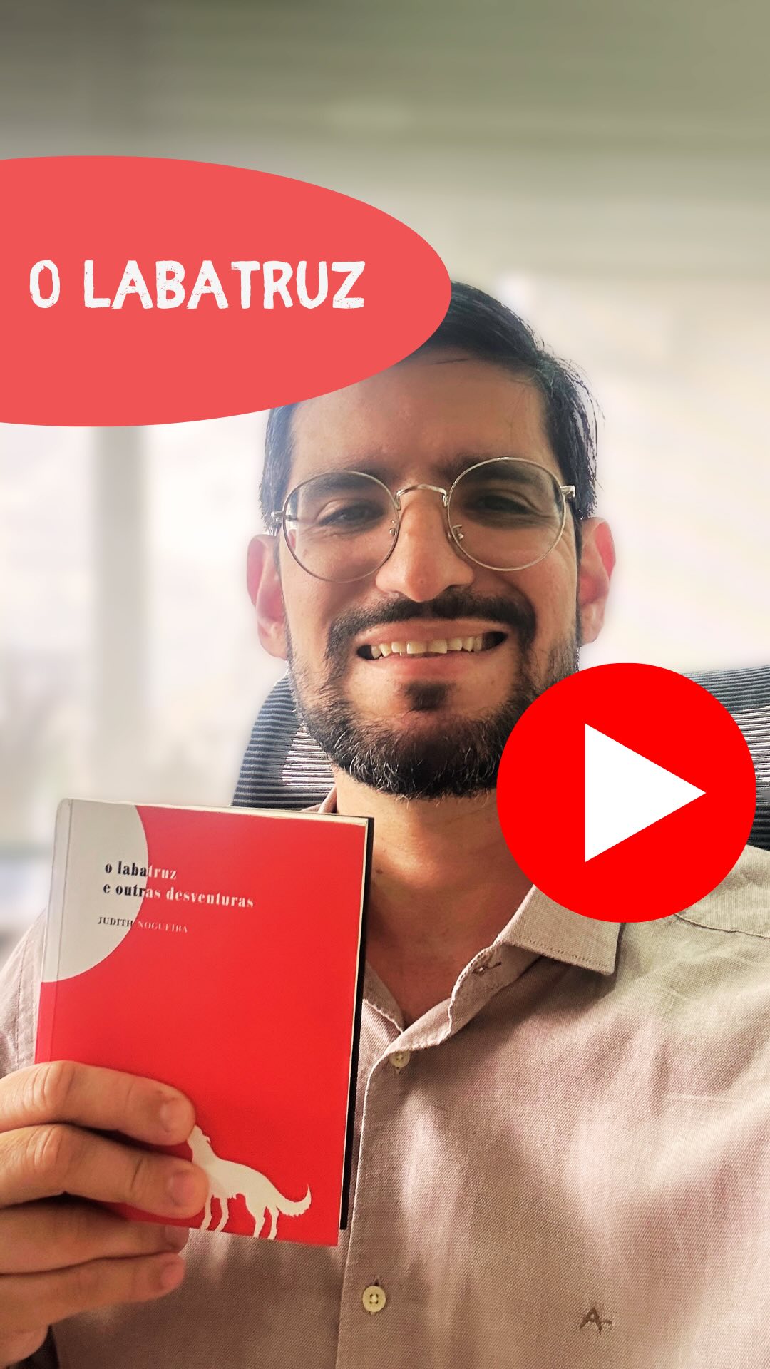 📌 O Labatruz e as Necessidades Humanas Básicas
Você já se sentiu deslocado, sem saber onde realmente pertence? 🤔 No conto “O Labatruz”, acompanhamos uma criatura indefinida, que ninguém sabe exatamente o que é. Ele tenta se encaixar, ser aceito, mas parece sempre esbarrar nas expectativas alheias, e nas dele mesmo.
Isso toca em duas necessidades humanas fundamentais: o pertencimento e a autenticidade.
Desde pequenos, buscamos fazer parte de algo — uma família, um grupo, uma comunidade. Mas, ao mesmo tempo, também queremos ser quem realmente somos, sem precisar nos moldar para agradar os outros.
E quando essas duas necessidades entram em conflito? Quando o medo de não ser aceito nos faz esconder partes de nós?
A história do Labatruz nos convida a refletir: o verdadeiro pertencimento não exige que deixemos de ser quem somos. Pelo contrário, ele acontece quando encontramos espaços onde nossa essência é acolhida.
Se você já se sentiu como o Labatruz, saiba que seu valor não está em se encaixar em padrões, mas em ser você. E sempre há um lugar onde sua autenticidade será bem-vinda. ✨
🎥 Aperta o play e me conta: você já viveu essa experiência? 💬👇
#labatruz #judithnogueira #editoraquatrocantos @editoraquatrocantos #olabatruzeoutrasdesventuras #autenticidade #necessidadeshumanas #necessidadeshumanasbasicas