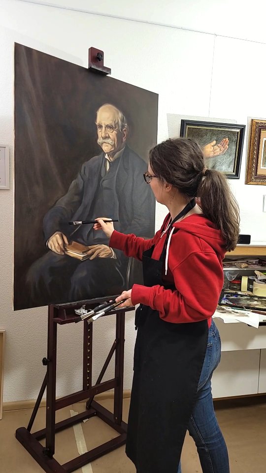 Adding a little detail ✨️
****
New to my page? Welcome!
I’m Sarah, a portrait artist devoted to the beauty of classical art. I create custom, hand-painted portraits that add a timeless elegance to any space. If you’re looking to bring a unique, personal touch to your home, contact me to commission your own painting.
#ArtForLeaders #ExecutivePortrait #representativeportrait
#ClassicalPortraiture #TraditionalArt #OldMastersArt #PortraitCommission #OilPainting #FineArtPortrait #ArtisticLegacy #TimelessArt #PhilipDeLászló
#MuseumQualityArt #ClassicPortrait #HeirloomArt #CollectorArt #ArtCommission
#LegacyPortrait #PortraitArtist #ArtForCollectors #MasterpiecePortrait