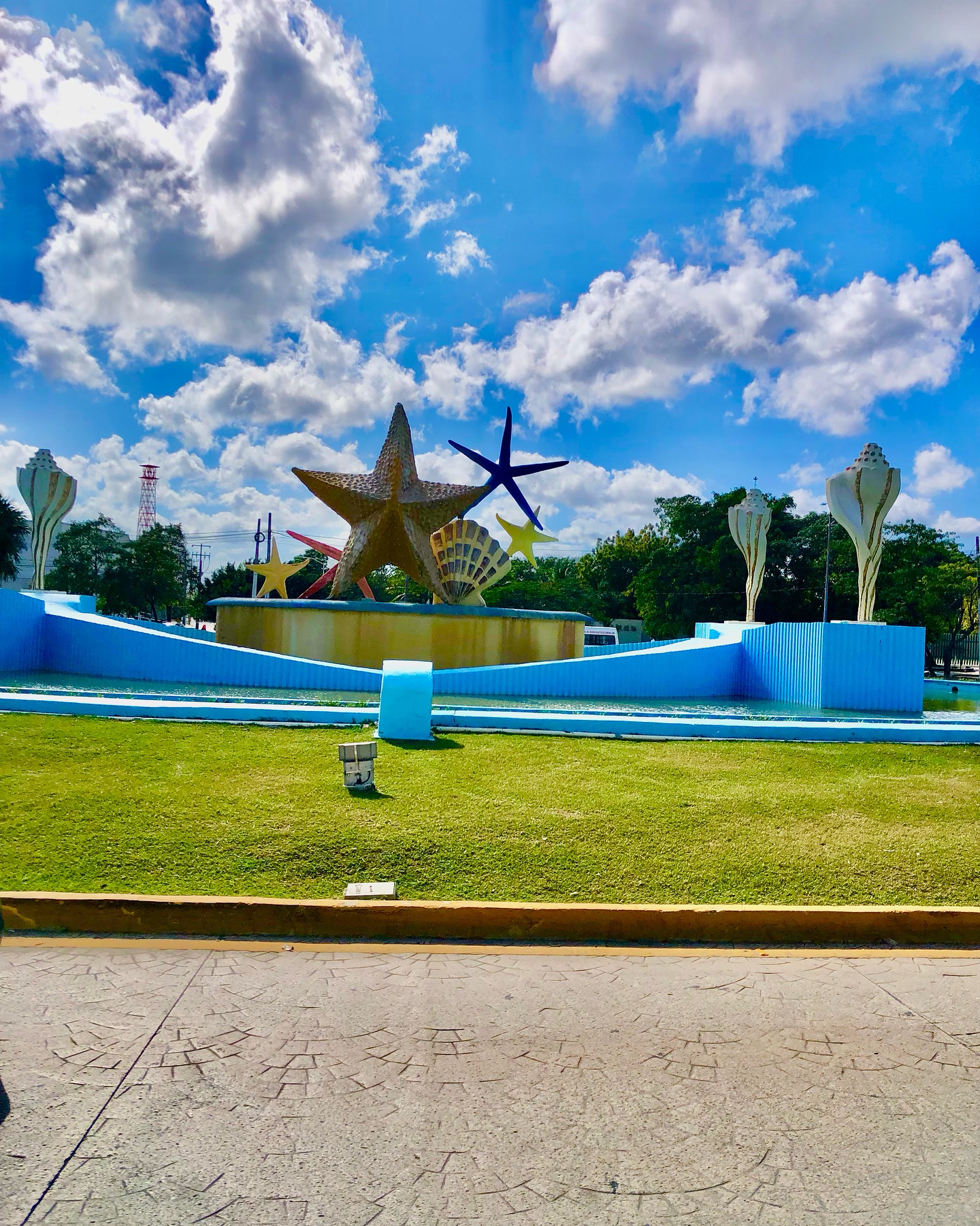 ๐Cancรบn - Mexico ๐ฒ๐ฝ
โExplore the vibrant heart of Cancunโs Commercial Street! From colorful shops to delicious street food, this bustling spot has it all. ๐ดโจ Whether youโre shopping, savoring local flavors, or simply soaking in the energy, itโs the perfect place to kick off your Cancun adventure. ๐
#VamosTrips #CancunVibes #TravelMexico #ExploreCancun #StreetStyle #Wanderlust #VacationGoals #LetsGo #MexicoMagic #TravelWithVamos #TropicalEscapeโ