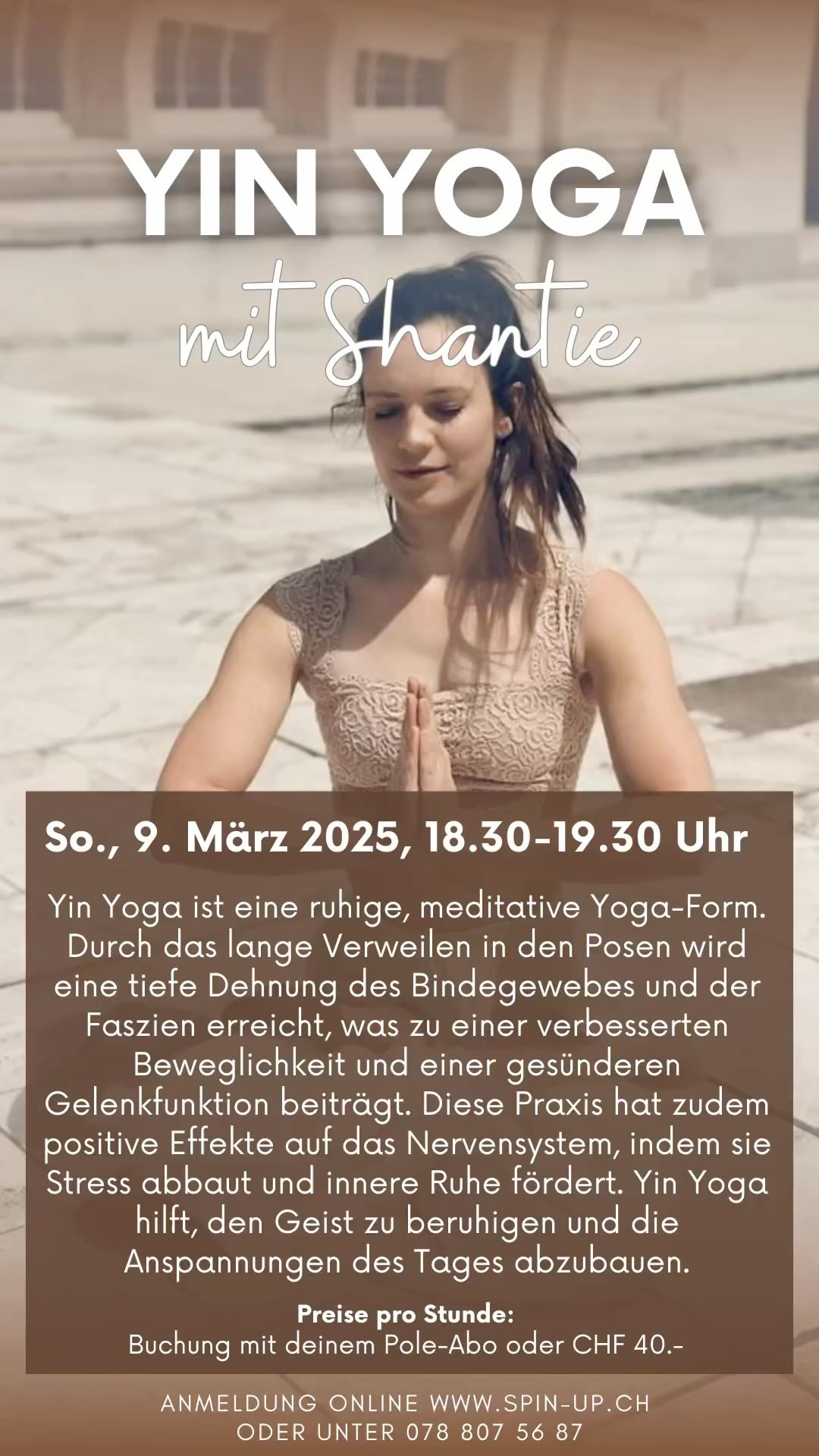✨YIN YOGA ✨am Sonntag
Mit @shantaerial
SONNTAG 9. März, 18.30 Uhr
Yin Yoga ist eine ruhige, meditative Yoga-Form, 🧘🏼♀️bei der die Haltungen über mehrere Minuten gehalten werden. Durch das lange Verweilen in den Posen wird eine tiefe Dehnung des Bindegewebes und der Faszien erreicht, was zu einer verbesserten Beweglichkeit und einer gesünderen Gelenkfunktion beiträgt.
Diese Praxis hat zudem positive Effekte auf das Nervensystem, indem sie Stress abbaut und innere Ruhe fördert. Besonders am Abend eignet sich Yin Yoga hervorragend, da es hilft, den Geist zu beruhigen, die Anspannungen des Tages abzubauen und den Körper optimal auf einen erholsamen Schlaf vorzubereiten. 💤
Wir freuen uns auf dich!
#yinyoga #relax #deepbreath